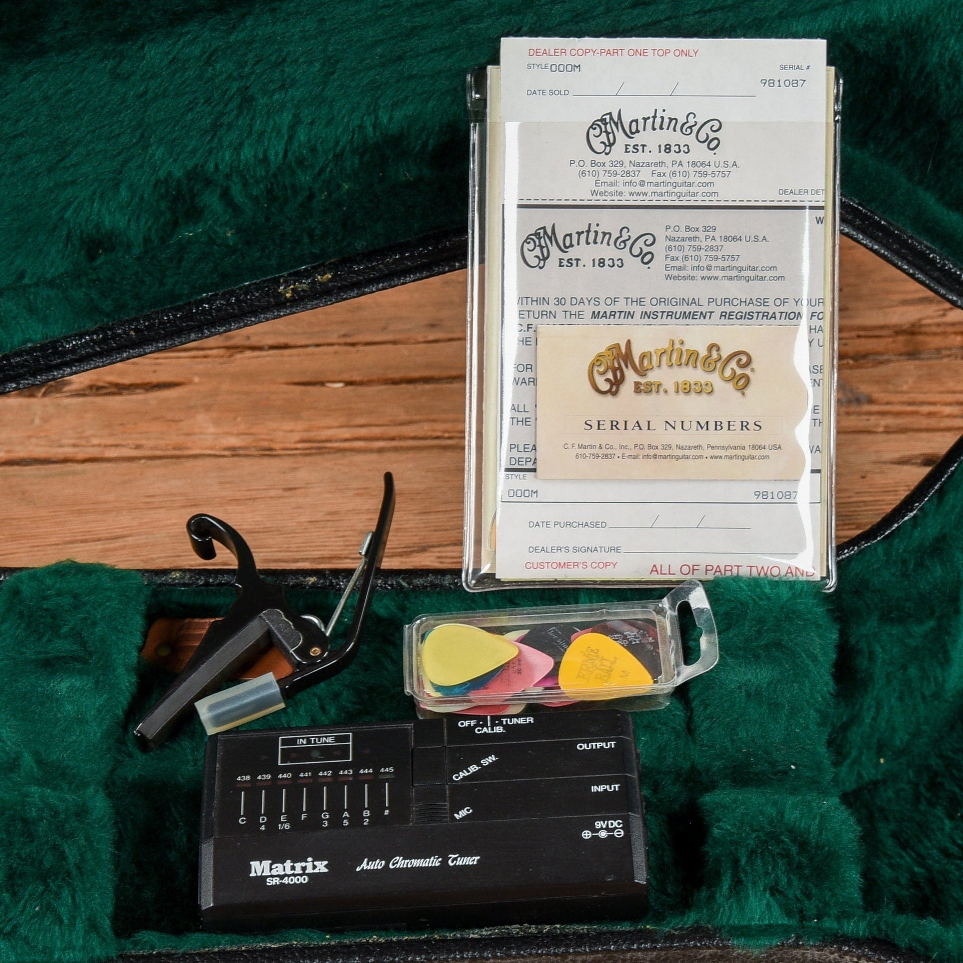 Martin 000M Natural Acoustic Guitars / OM and Auditorium