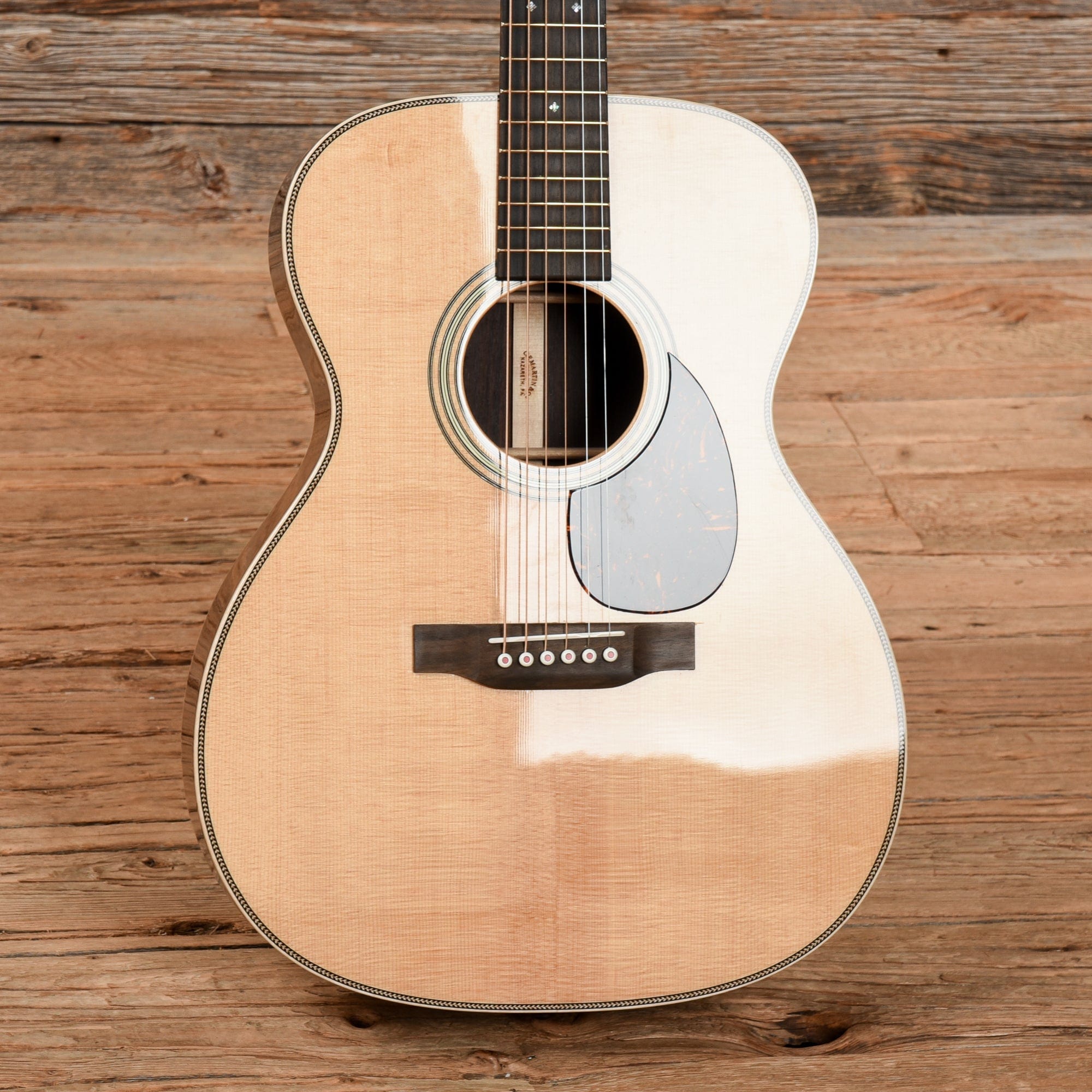 Martin OM-28 Modern Deluxe Acoustic Guitars / OM and Auditorium