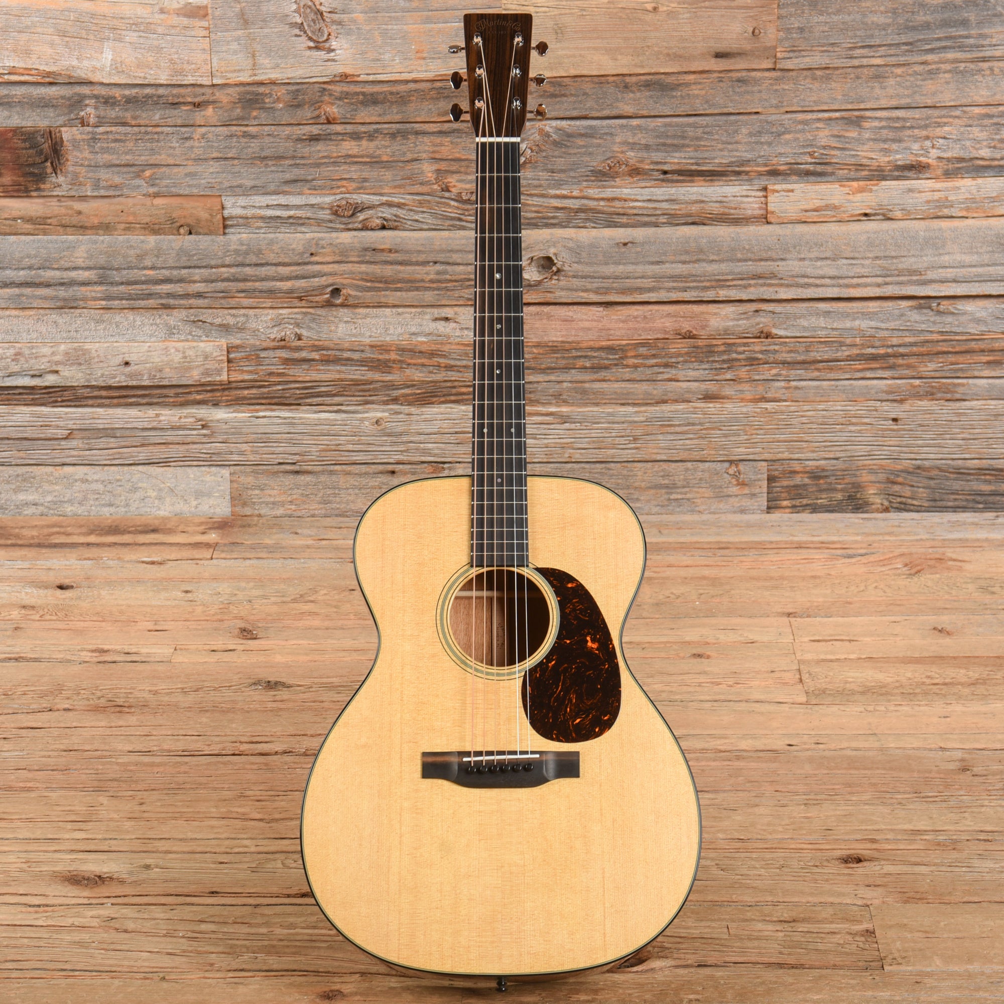 Martin Standard Series 000-18 Natural Acoustic Guitars / OM and Auditorium