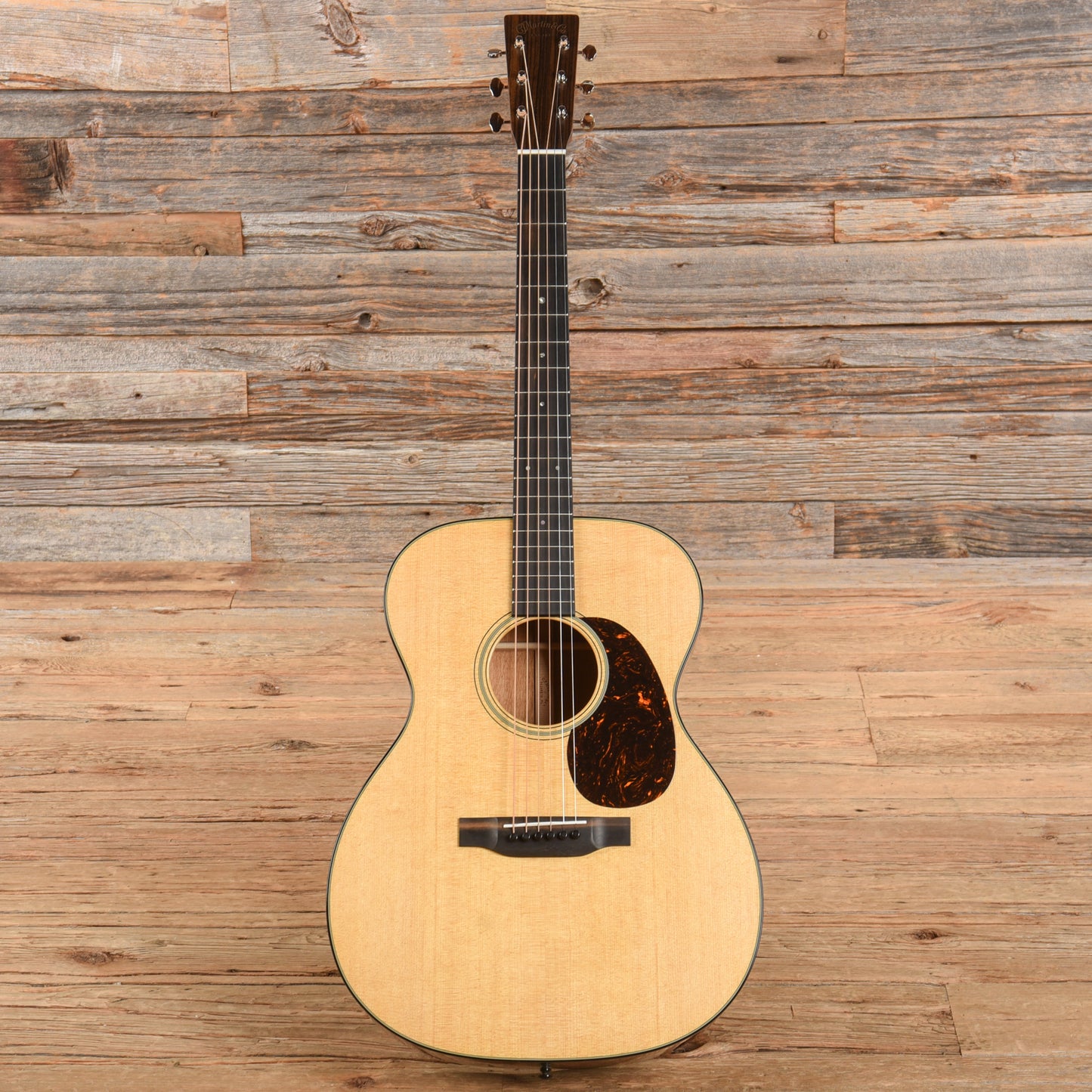 Martin Standard Series 000-18 Natural Acoustic Guitars / OM and Auditorium