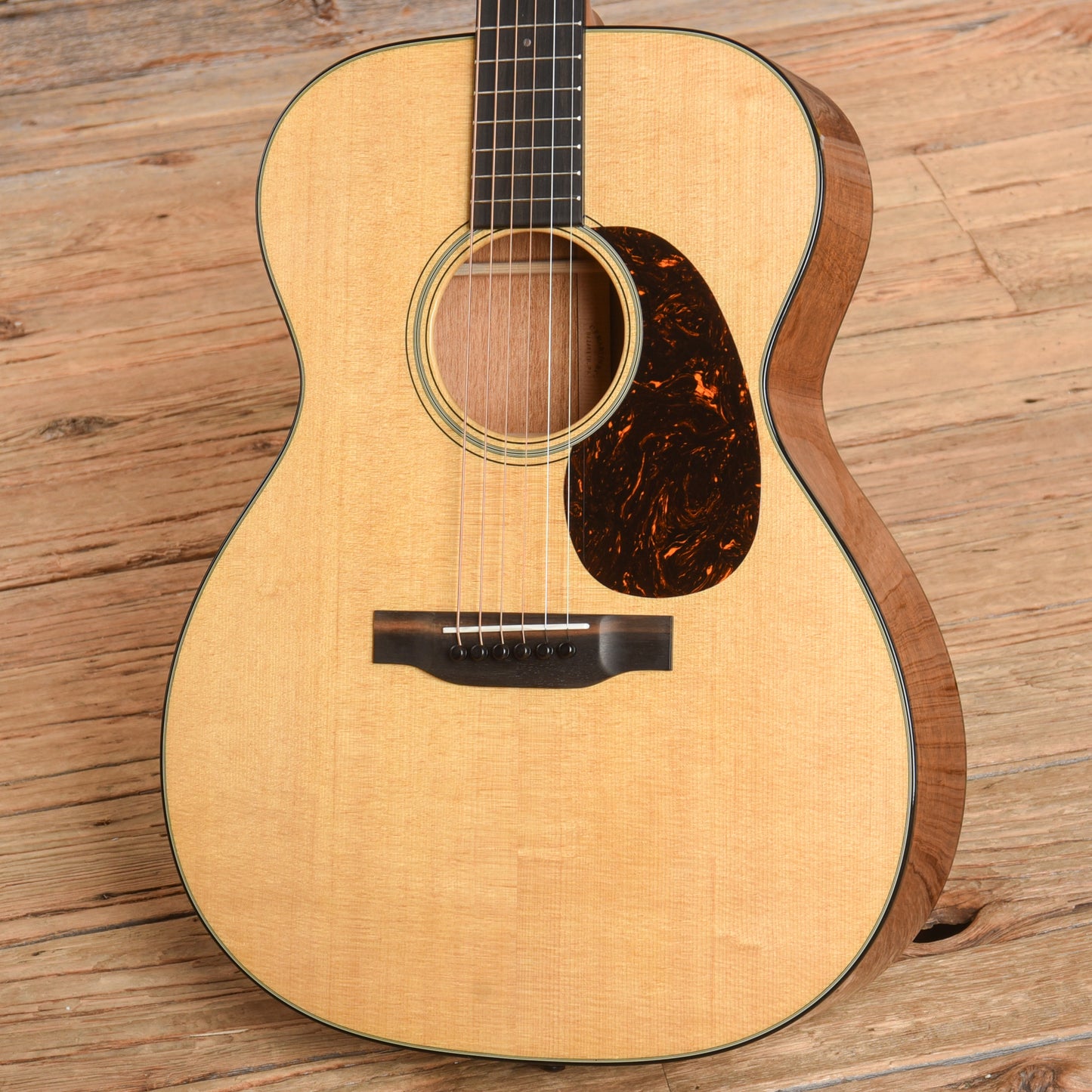 Martin Standard Series 000-18 Natural Acoustic Guitars / OM and Auditorium