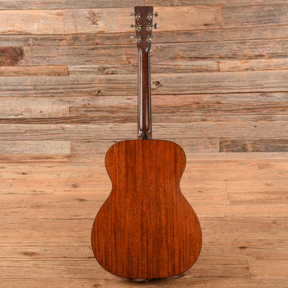 Martin Standard Series 000-18 Natural Acoustic Guitars / OM and Auditorium
