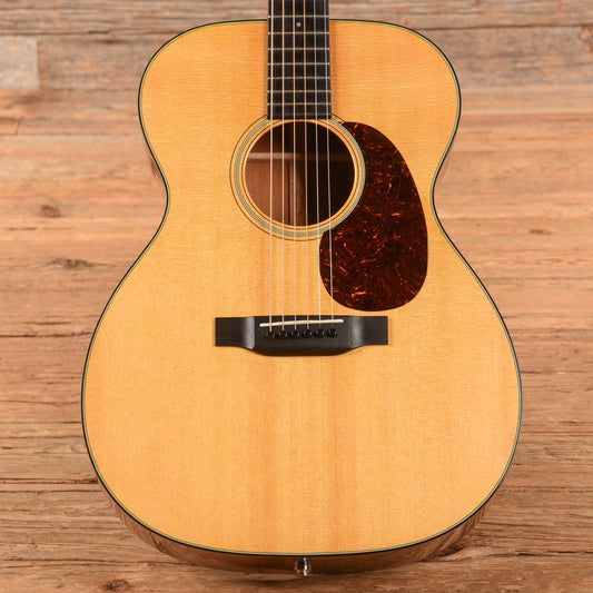 Martin Standard Series 000-18 Natural Acoustic Guitars / OM and Auditorium
