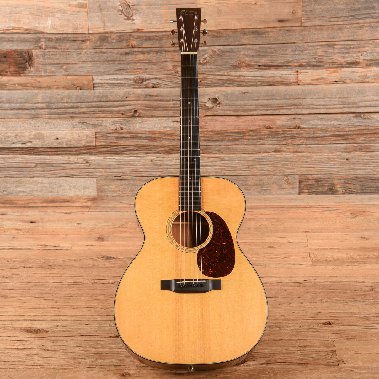 Martin Standard Series 000-18 Natural Acoustic Guitars / OM and Auditorium