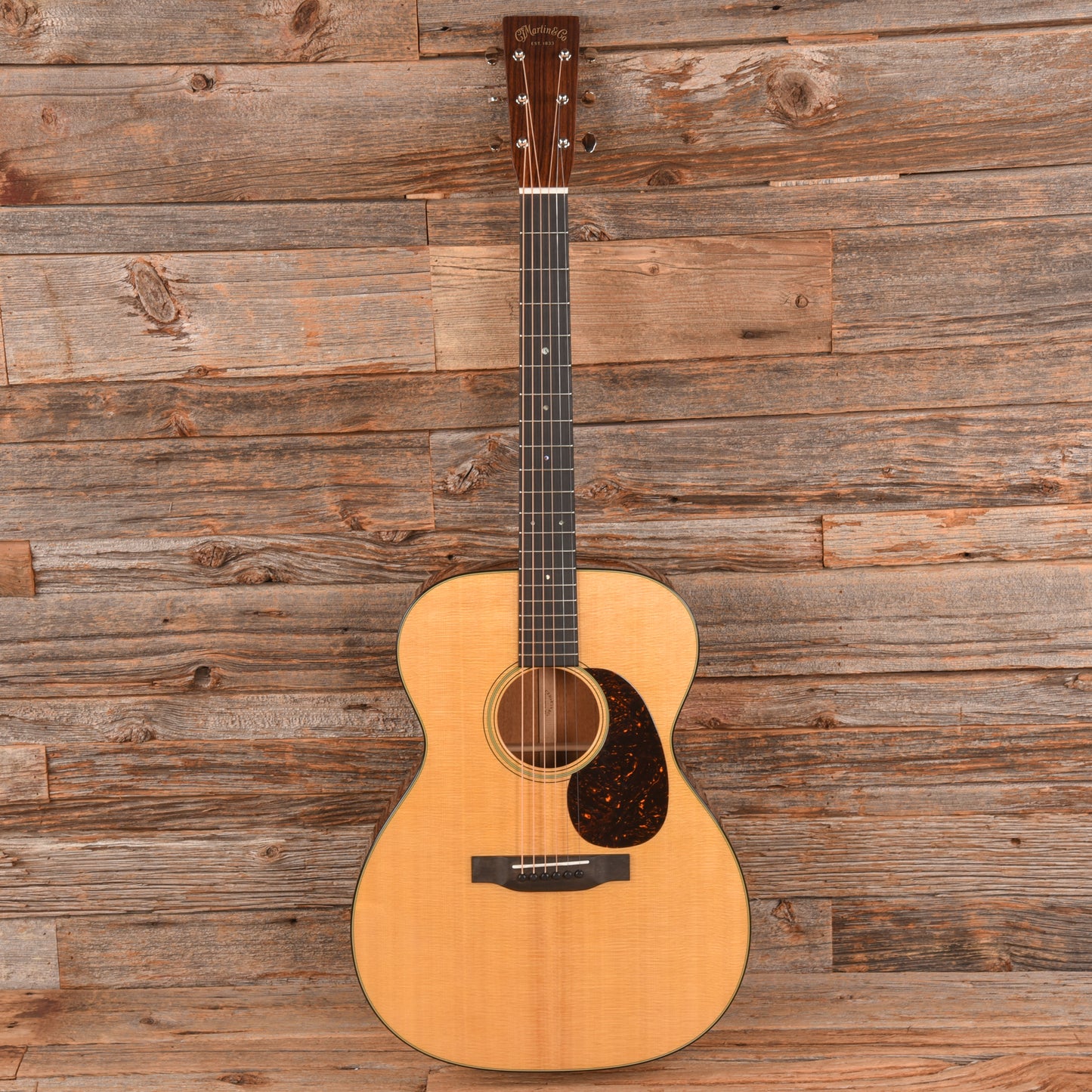 Martin Standard Series 000-18 Natural Acoustic Guitars / OM and Auditorium