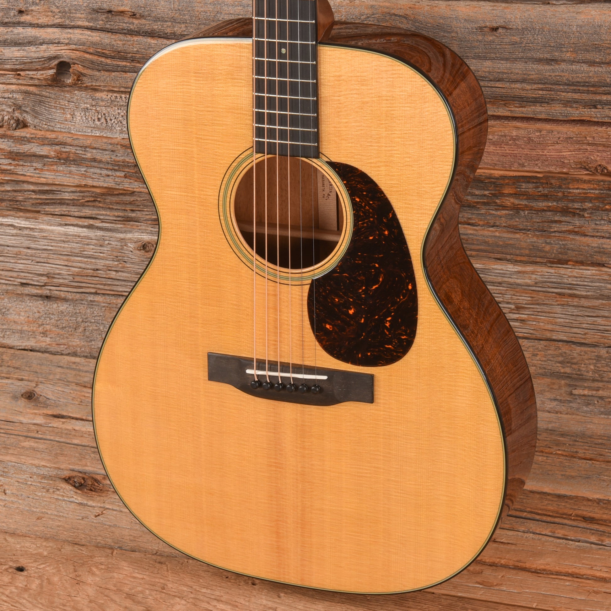 Martin Standard Series 000-18 Natural Acoustic Guitars / OM and Auditorium