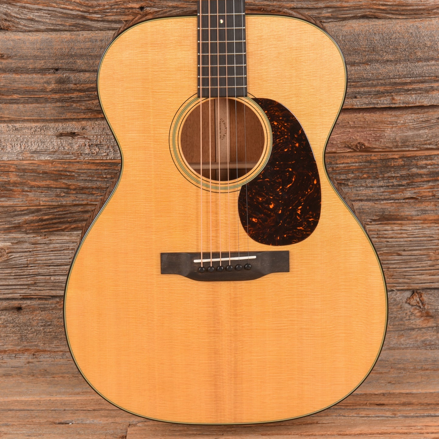 Martin Standard Series 000-18 Natural Acoustic Guitars / OM and Auditorium