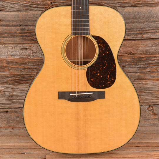 Martin Standard Series 000-18 Natural Acoustic Guitars / OM and Auditorium