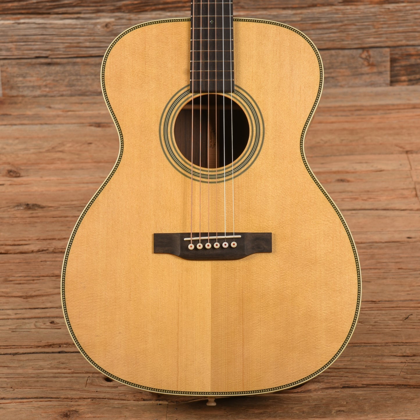 Martin Standard Series OM-28 Natural Acoustic Guitars / OM and Auditorium