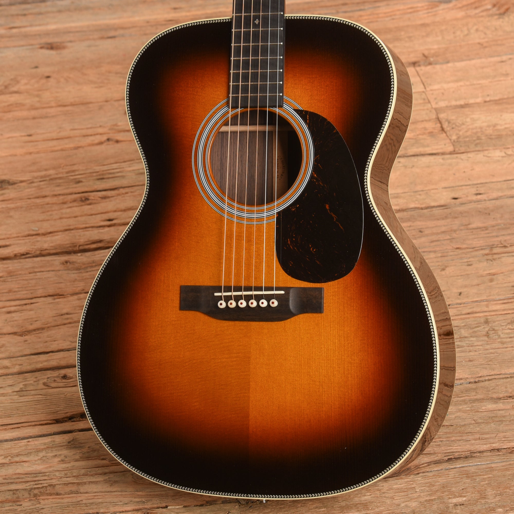 Martin 000-28 Sunburst 2025