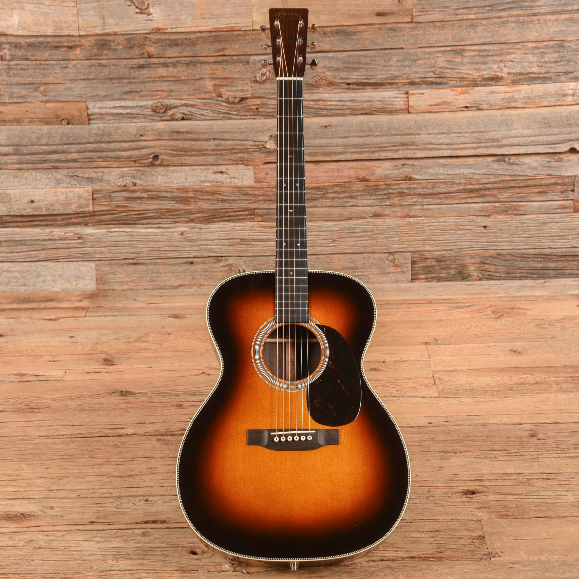 Martin 000-28 Sunburst 2025
