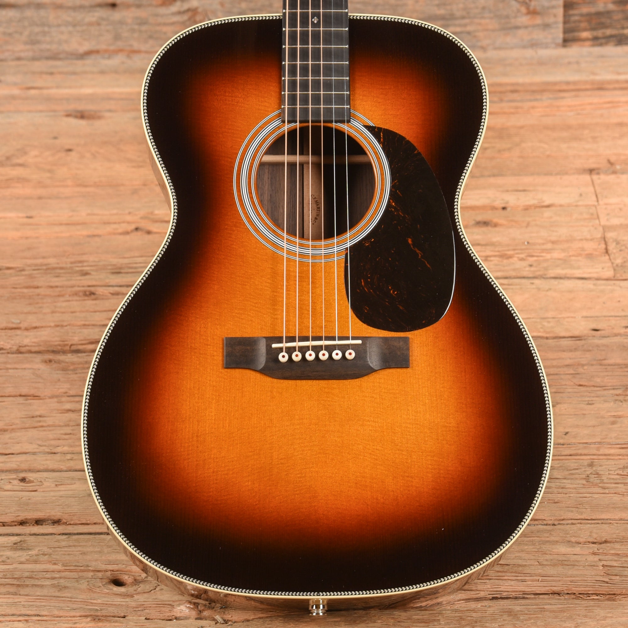 Martin 000-28 Sunburst 2025