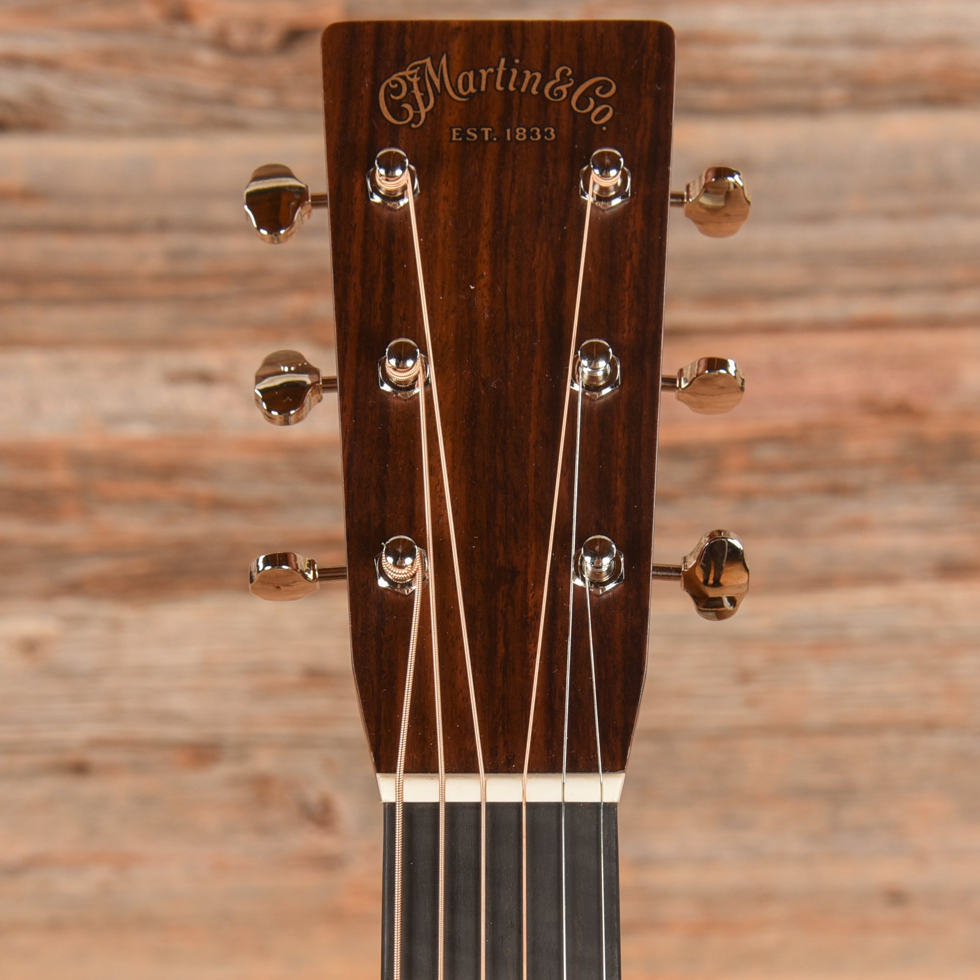 Martin 000-28 Sunburst 2025
