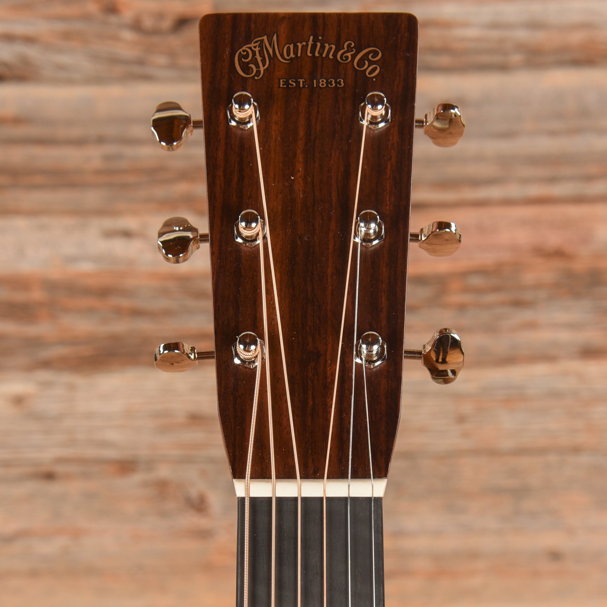 Martin 000-28 Sunburst 2025
