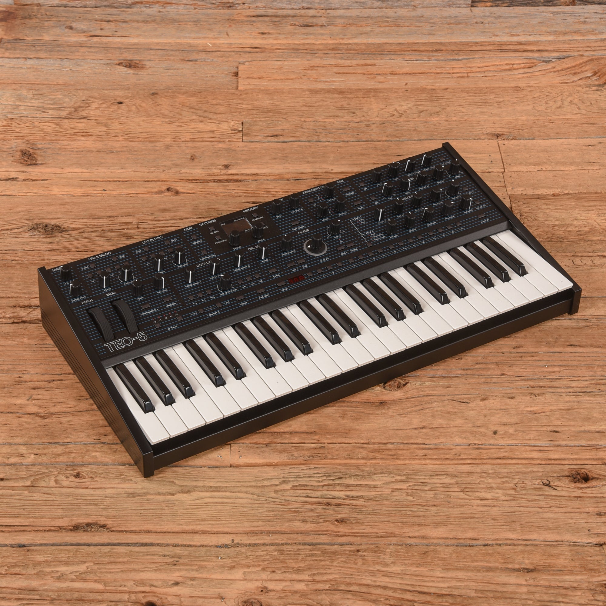 Oberheim TEO-5 44-Key 5-Voice Synthesizer