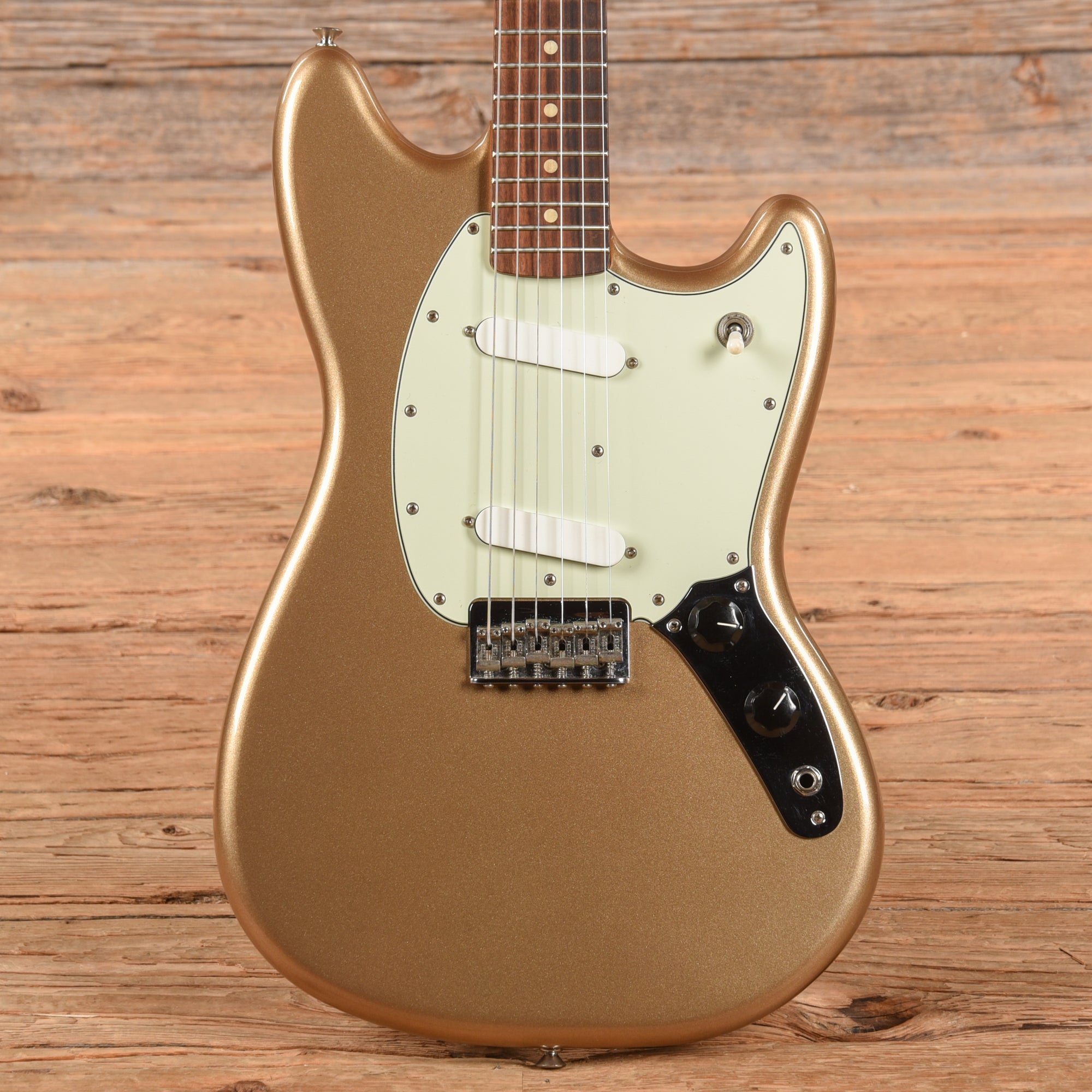 Fender Mustang  ショアラインゴールド  新品同様 Fender Mustang ショアラインゴールド 新品同様 Fender Mustang ショア