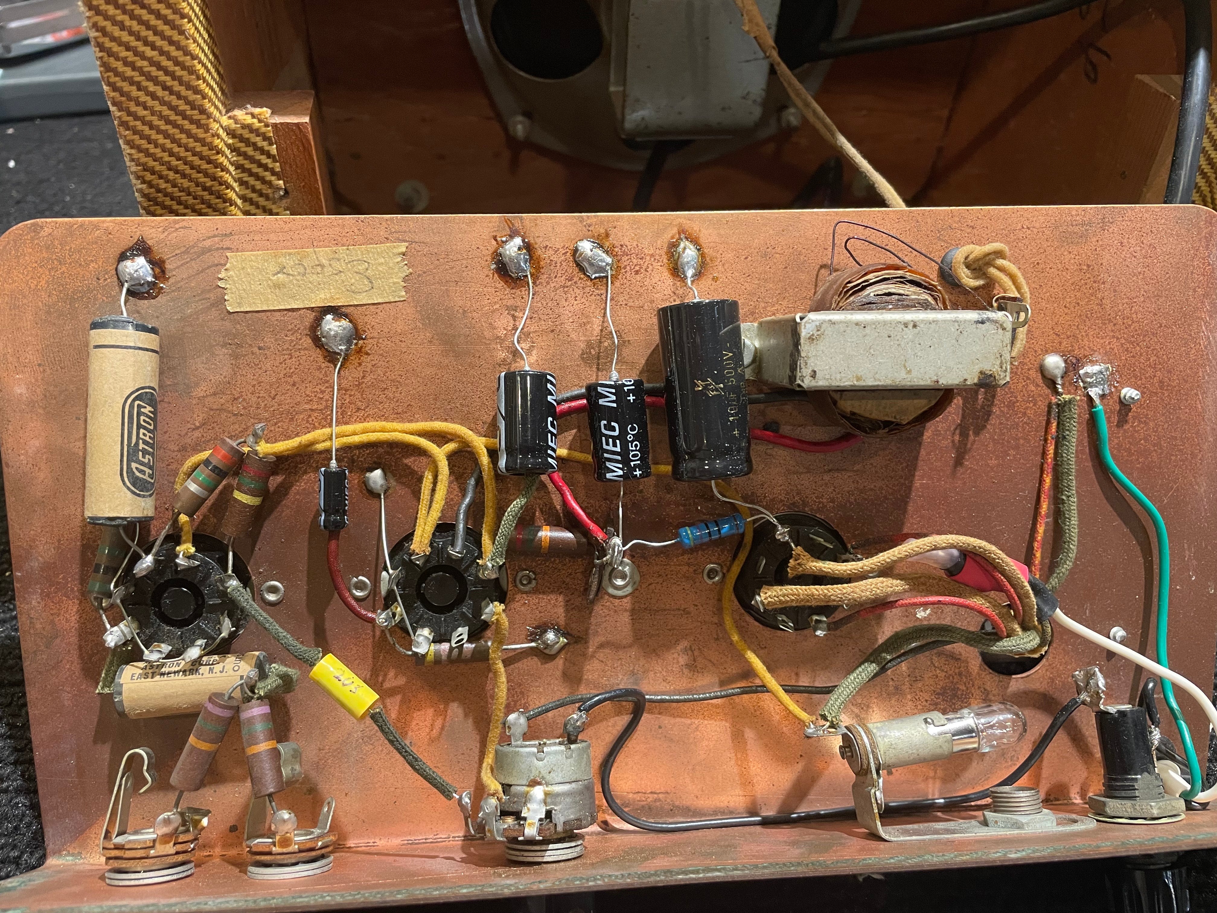 Fender Champ 600 5-Watt 1x6 Guitar Combo Amp  1952