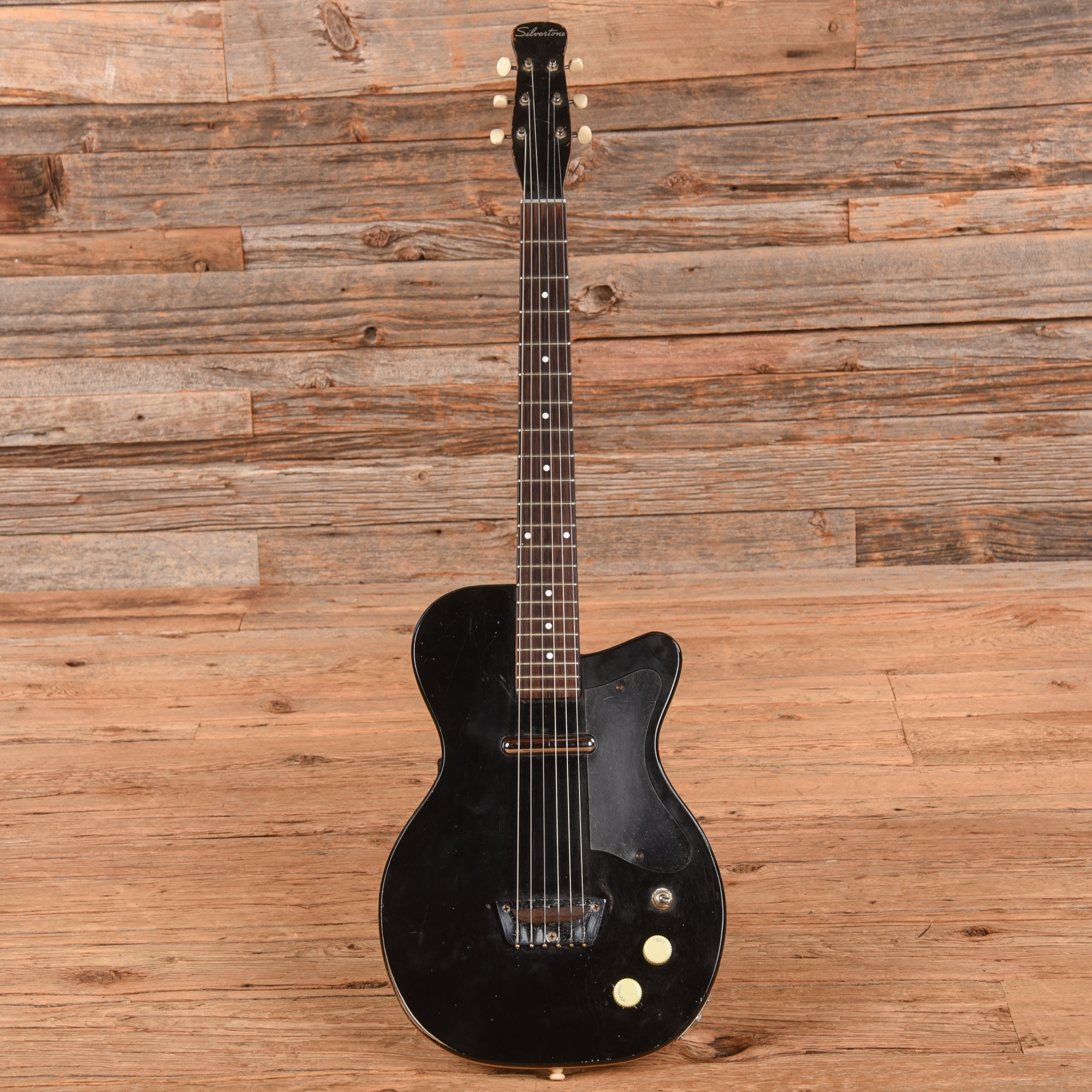 Silvertone Peanut Body Black 1960s