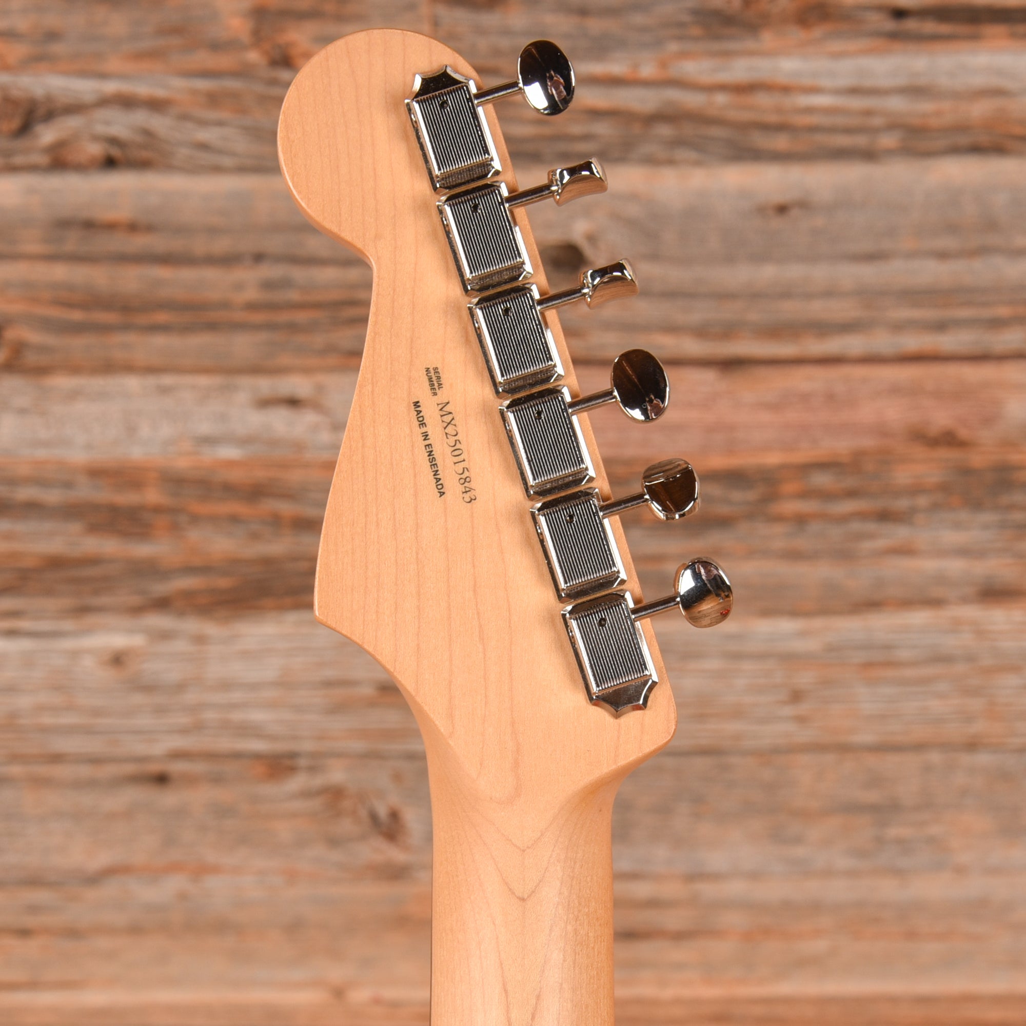 Fender Player II Stratocaster Coral Red 2025