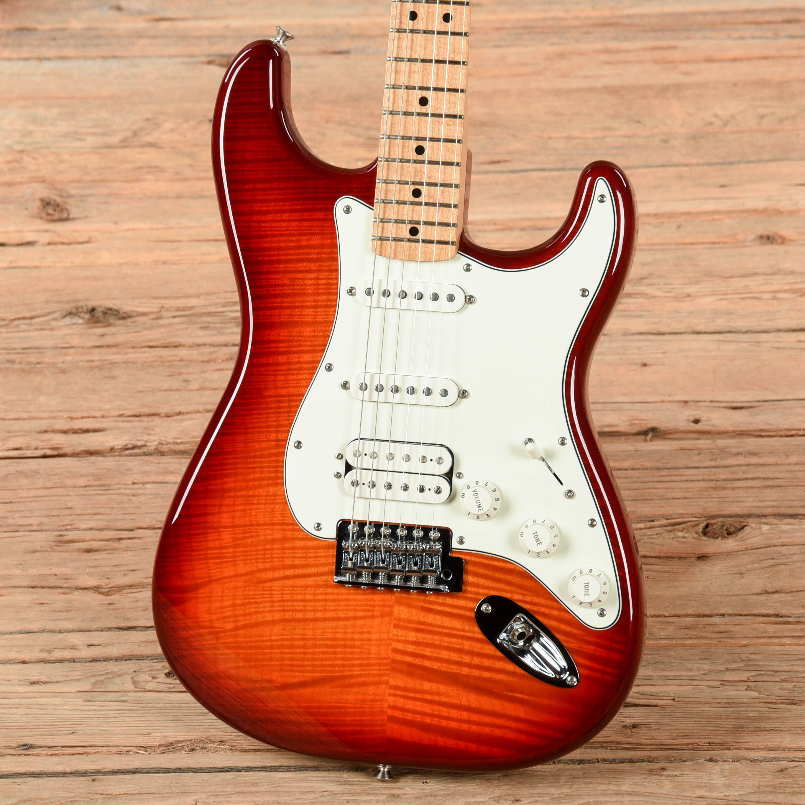 Fender Player Stratocaster HSS Plus Top Cherry Sunburst 2017