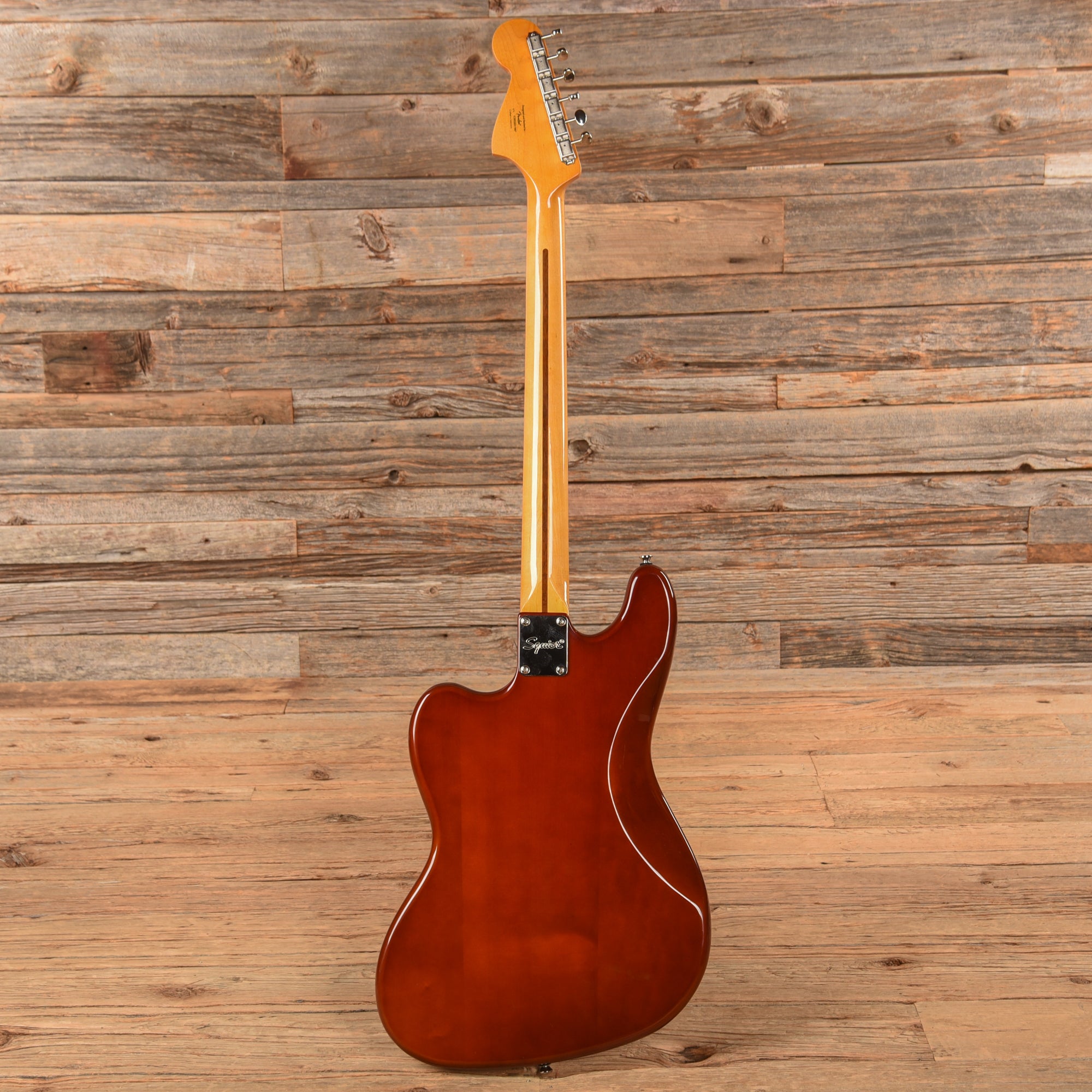 Squier Classic Vibe Bass VI Maple Neck Walnut w/Black Blocks/Binding & 3-Ply Black