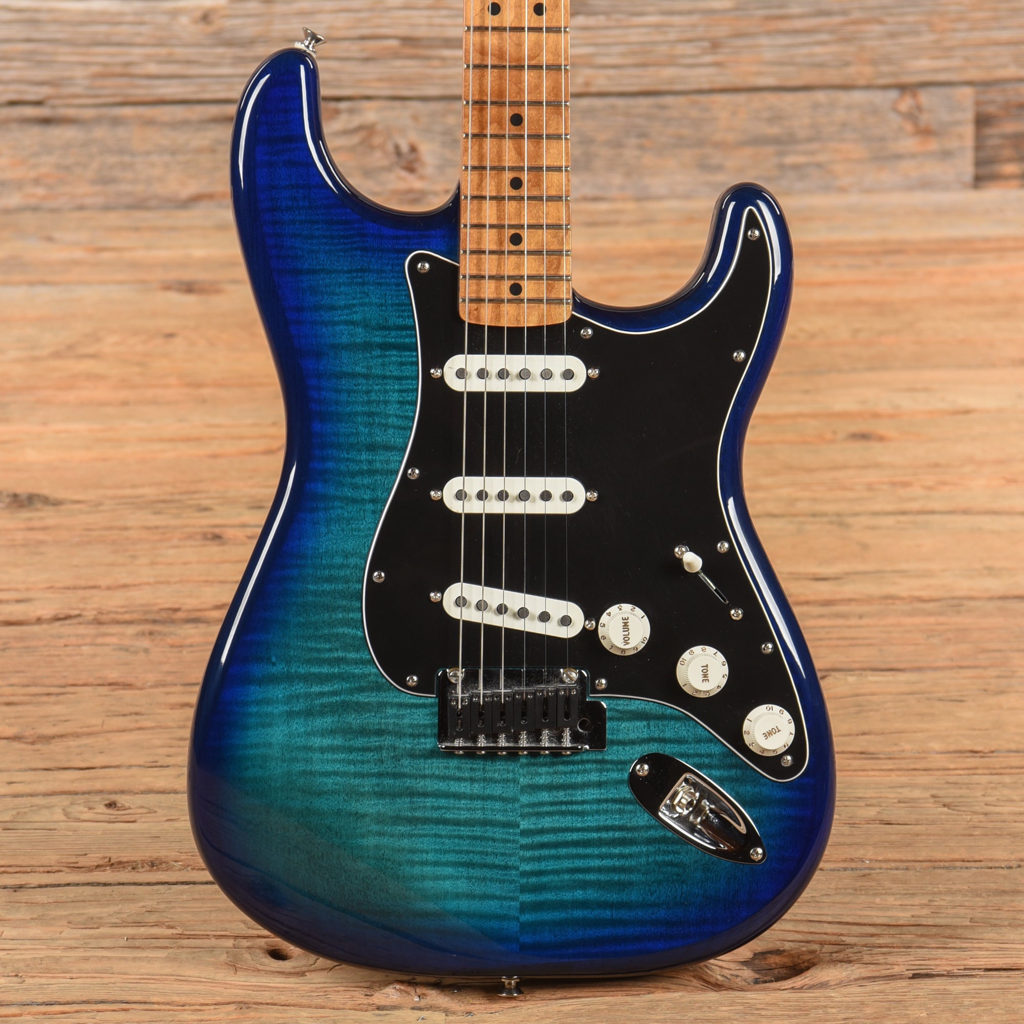 Fender Player Plus Stratocaster w/Roasted Maple Neck Blue Burst 2021