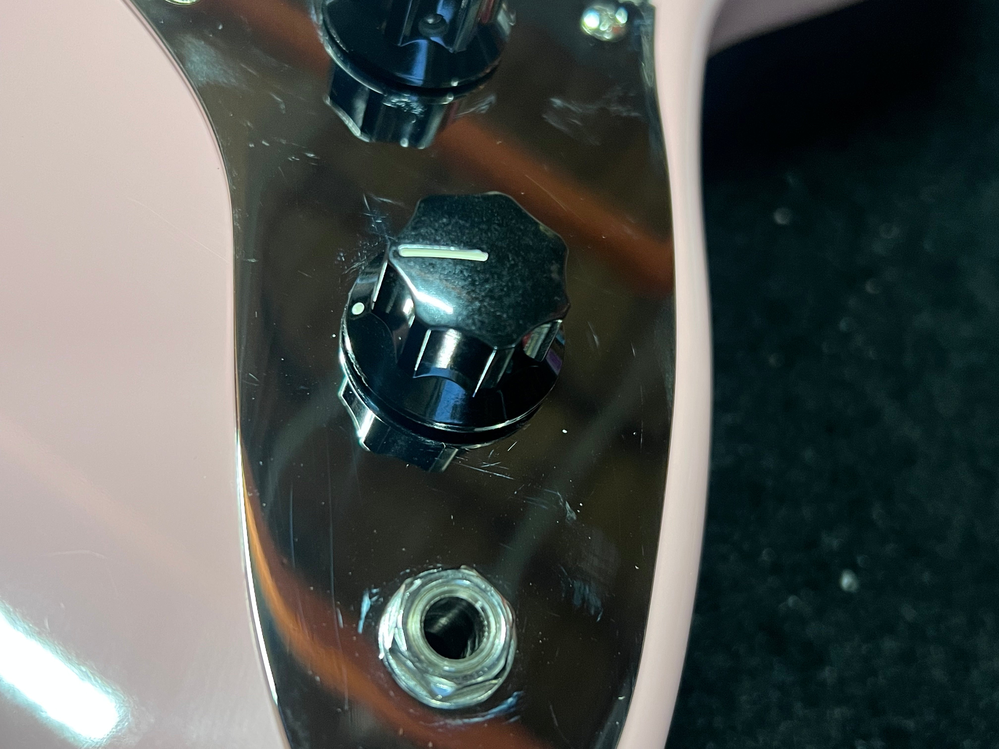 Squier Classic Vibe Bass VI Shell Pink w/Matching Headcap & 3-Ply Parchment Pickguard