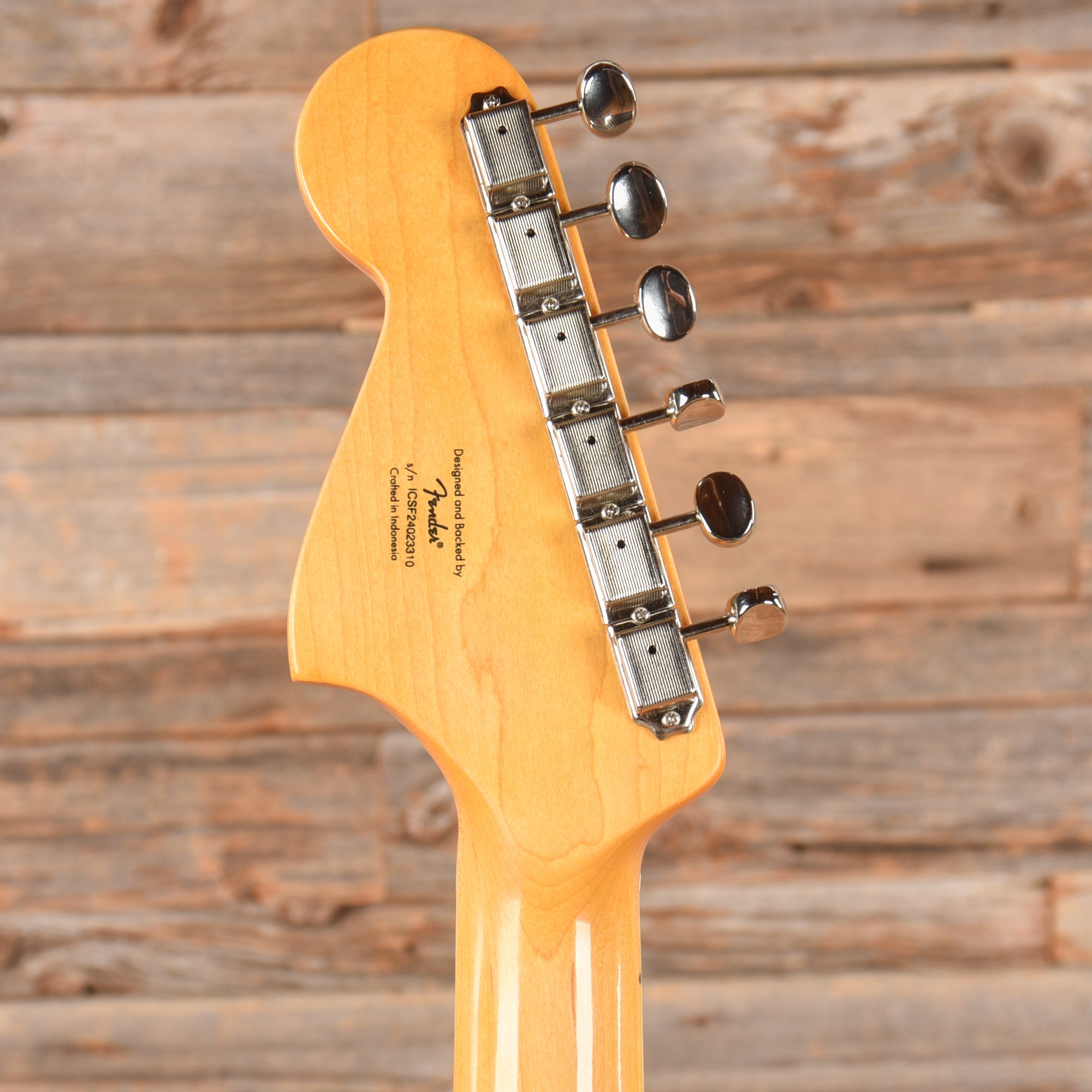 Squier Classic Vibe Bass VI Tahitian Coral