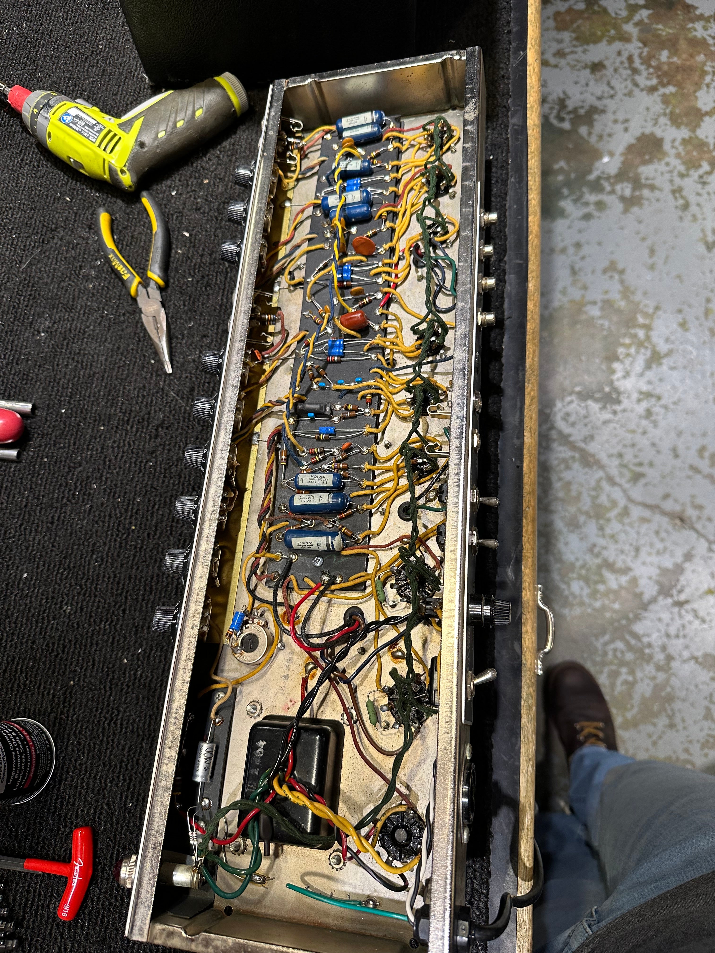 Fender Deluxe Reverb 2-Channel 22-Watt 1x12