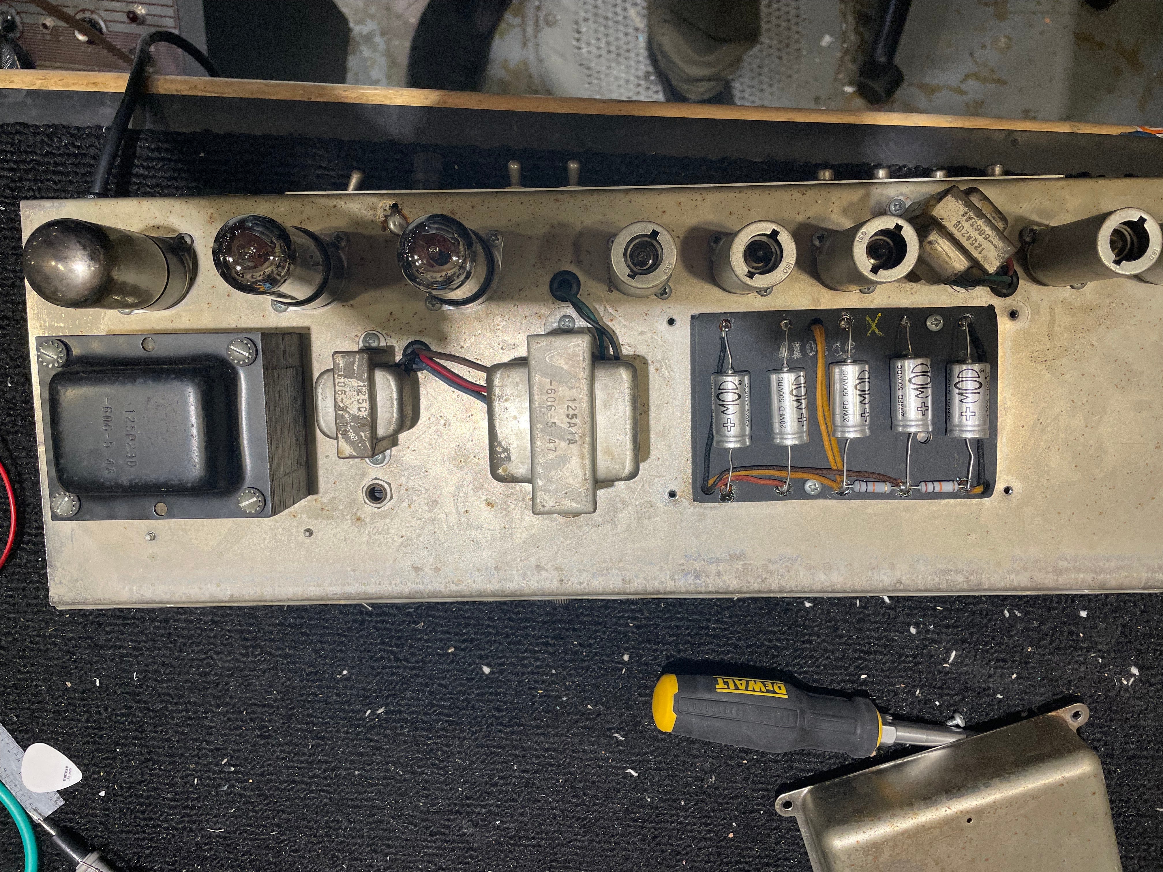 Fender Deluxe Reverb 2-Channel 22-Watt 1x12