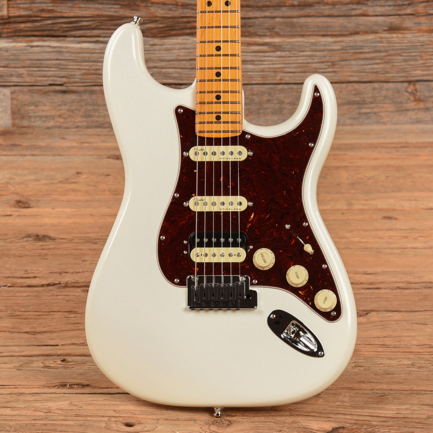 Fender American Ultra Stratocaster HSS Arctic Pearl 2019