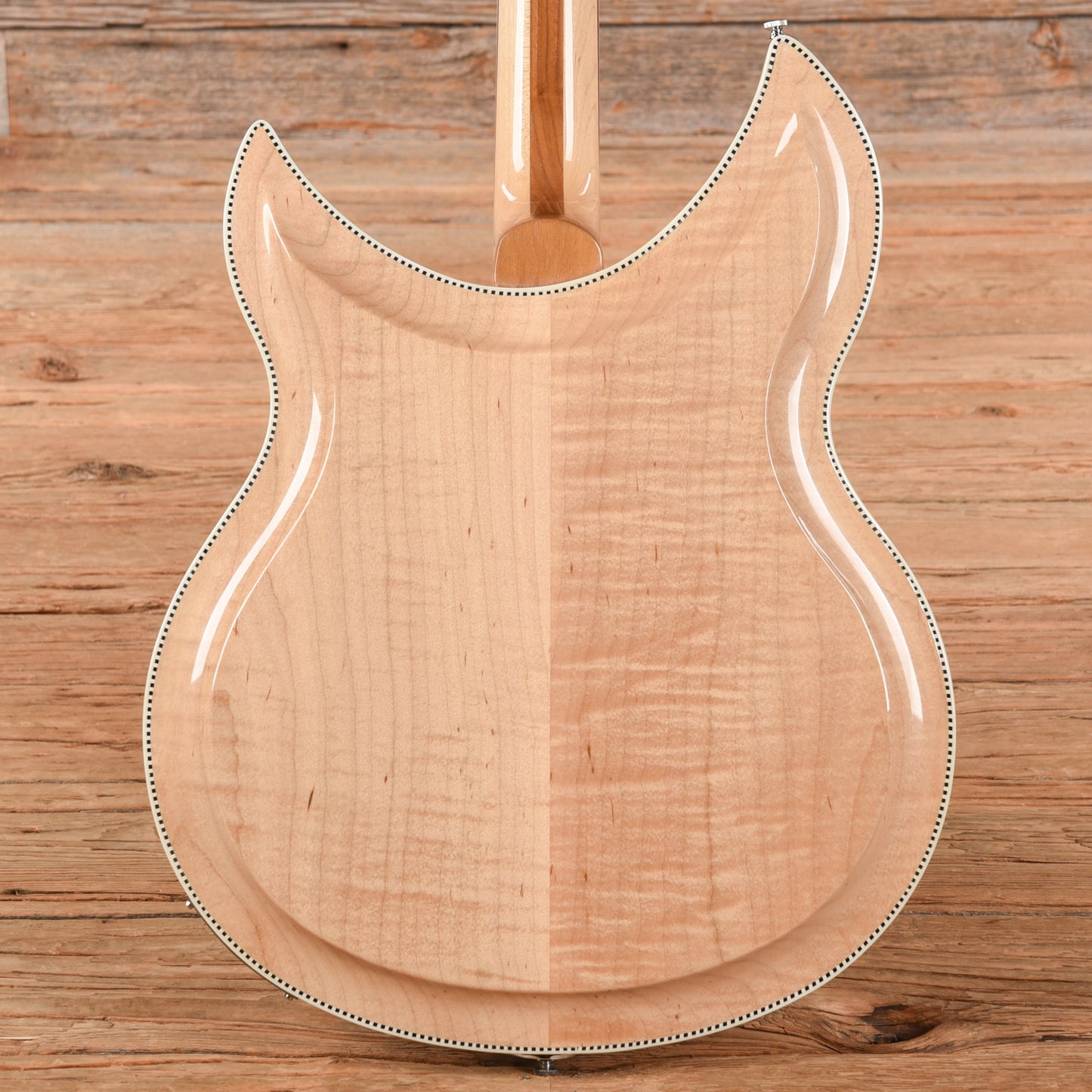 Rickenbacker 381V69 Mapleglo 2019