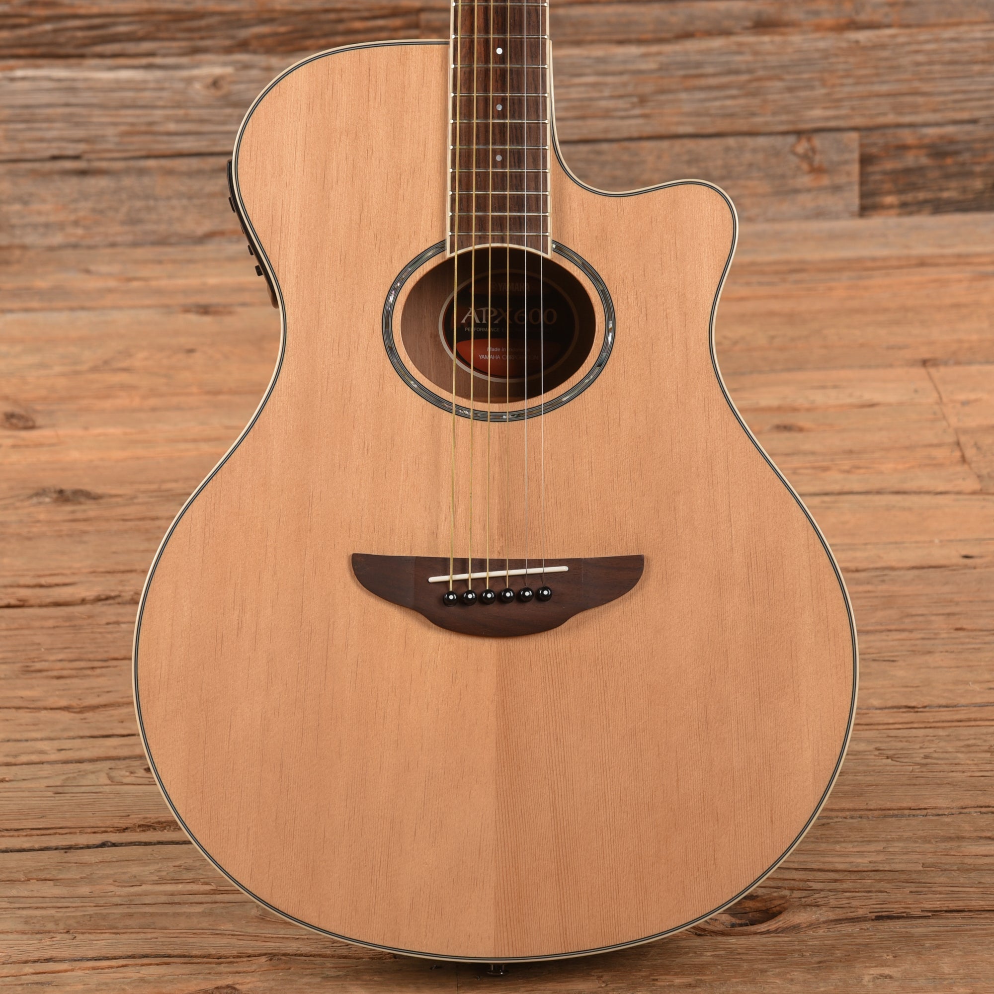 Yamaha APX600 Natural