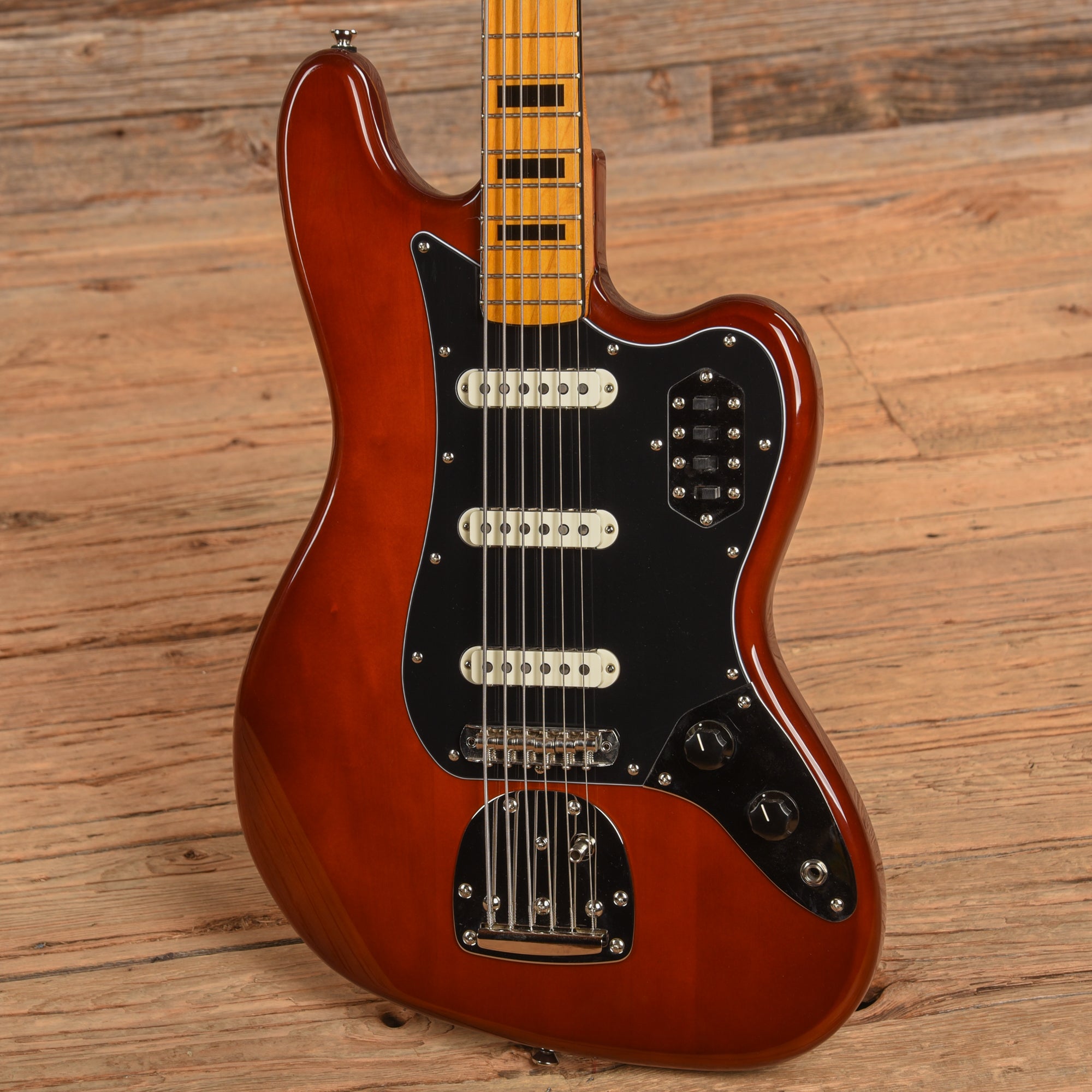 Squier Classic Vibe Bass VI Maple Neck Walnut w/Black Blocks/Binding & 3-Ply Black