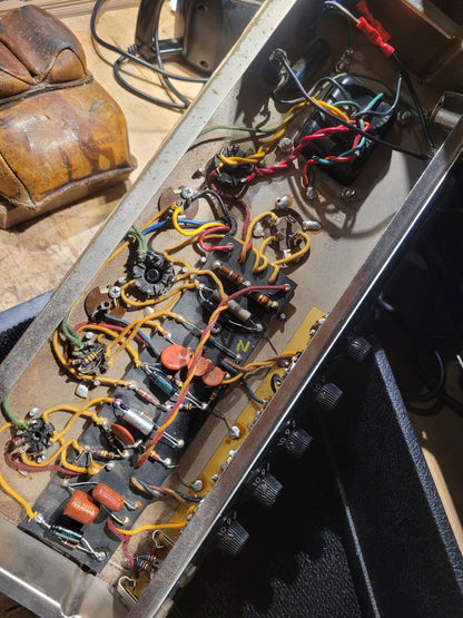 Fender Vibro Champ 6-Watt 1x8" Guitar Combo  1965