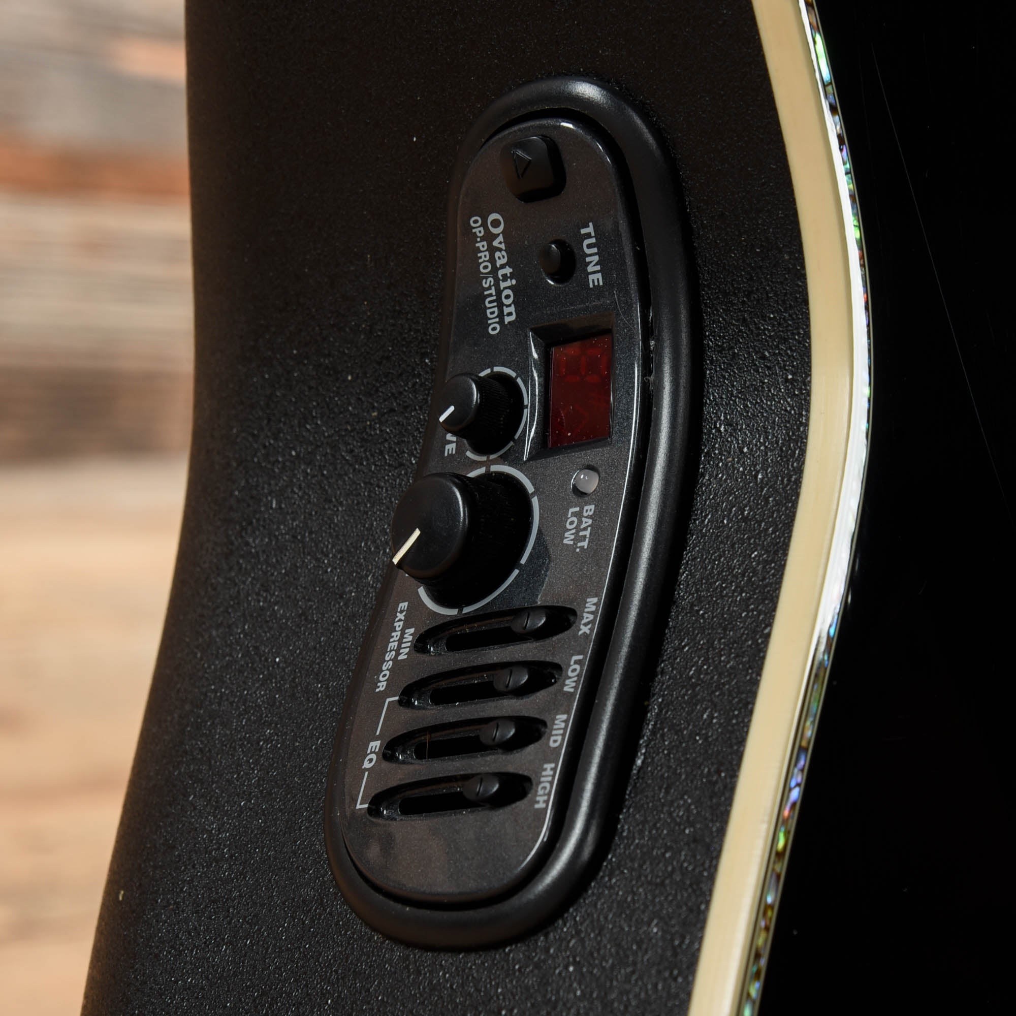 Ovation Custom Legend C2079AX Black