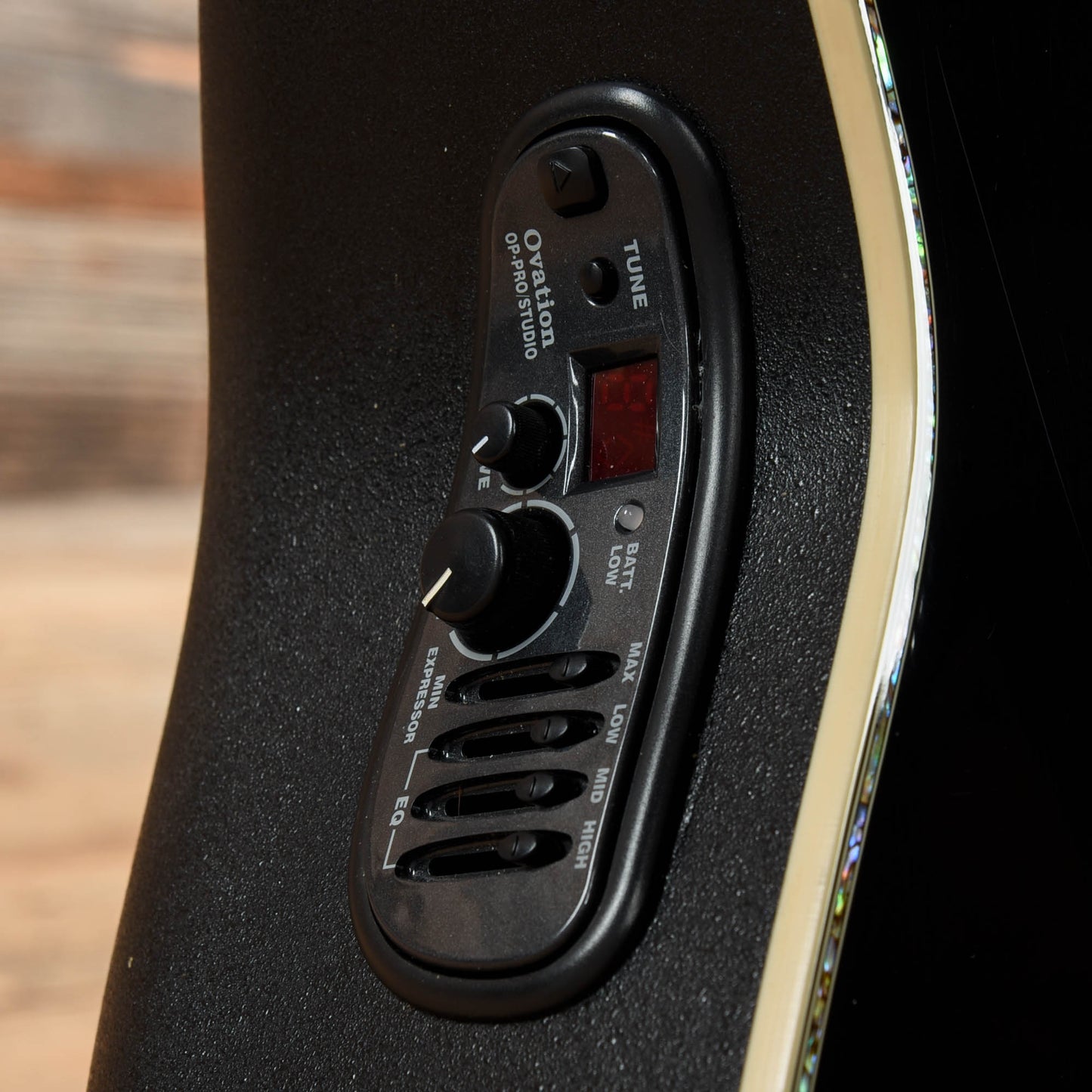 Ovation Custom Legend C2079AX Black