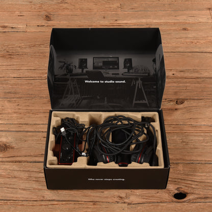 Focusrite Scarlett Solo Studio 4th Gen USB 2x2 Audio Interface Recording Bundle