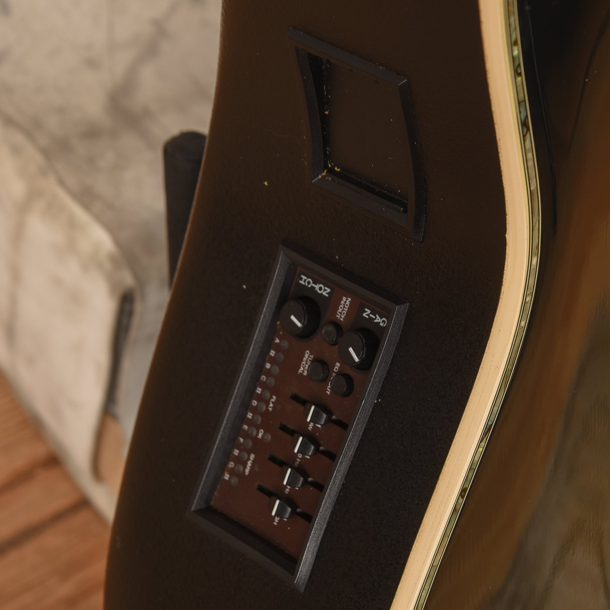 Ovation 1769 Custom Legend Green Burst