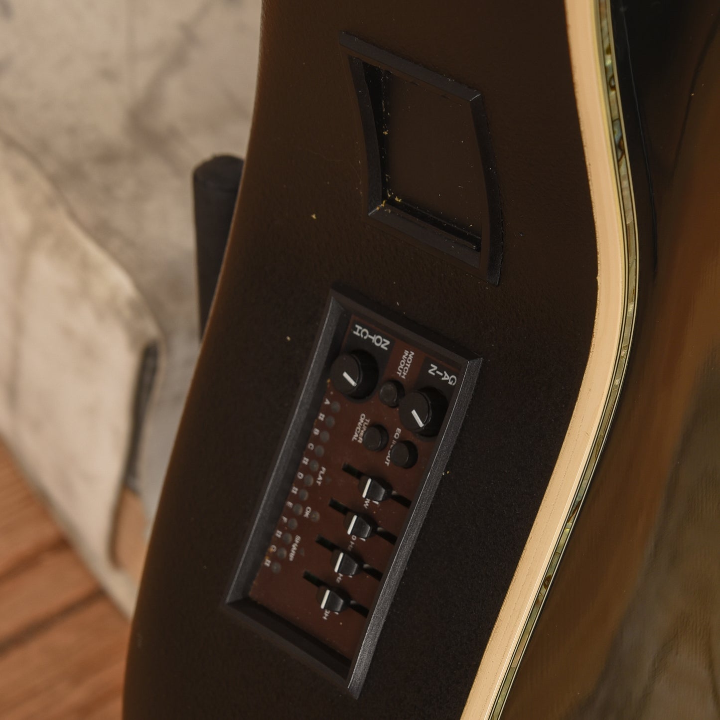 Ovation 1769 Custom Legend Green Burst