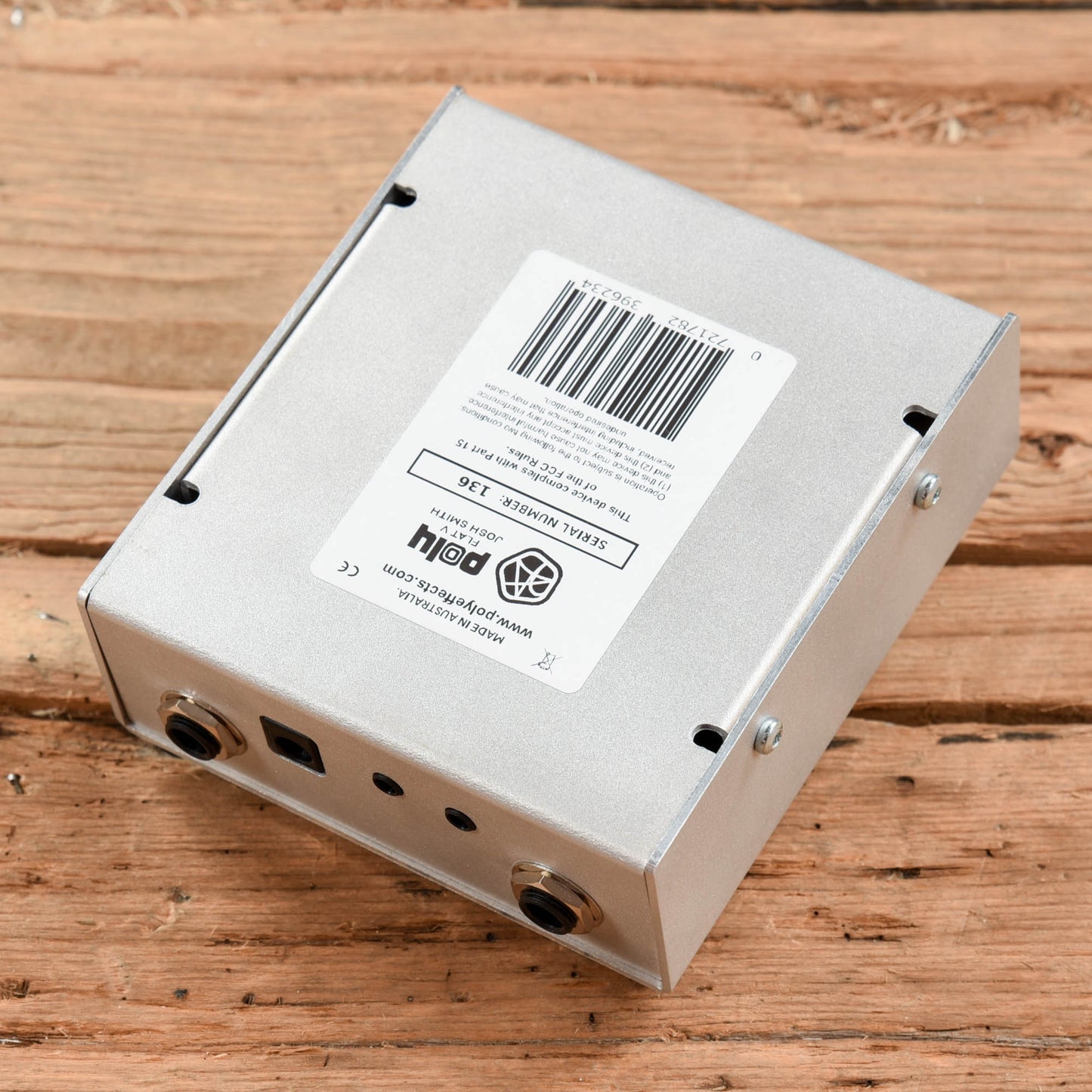 Poly Josh Smith Flat V