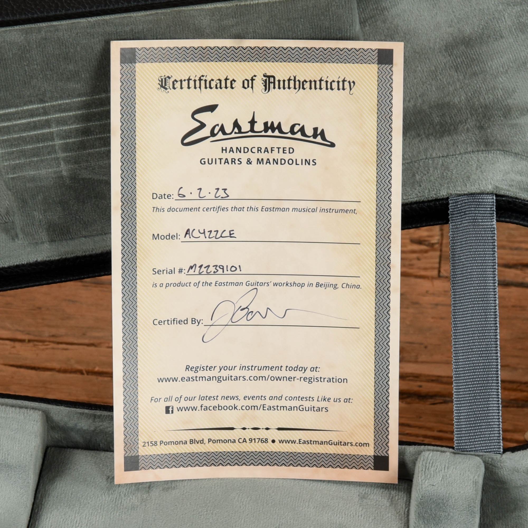 Eastman AC422CE Natural