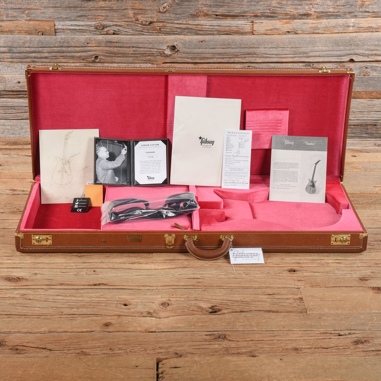 Gibson Custom Theodore Cherry 2022