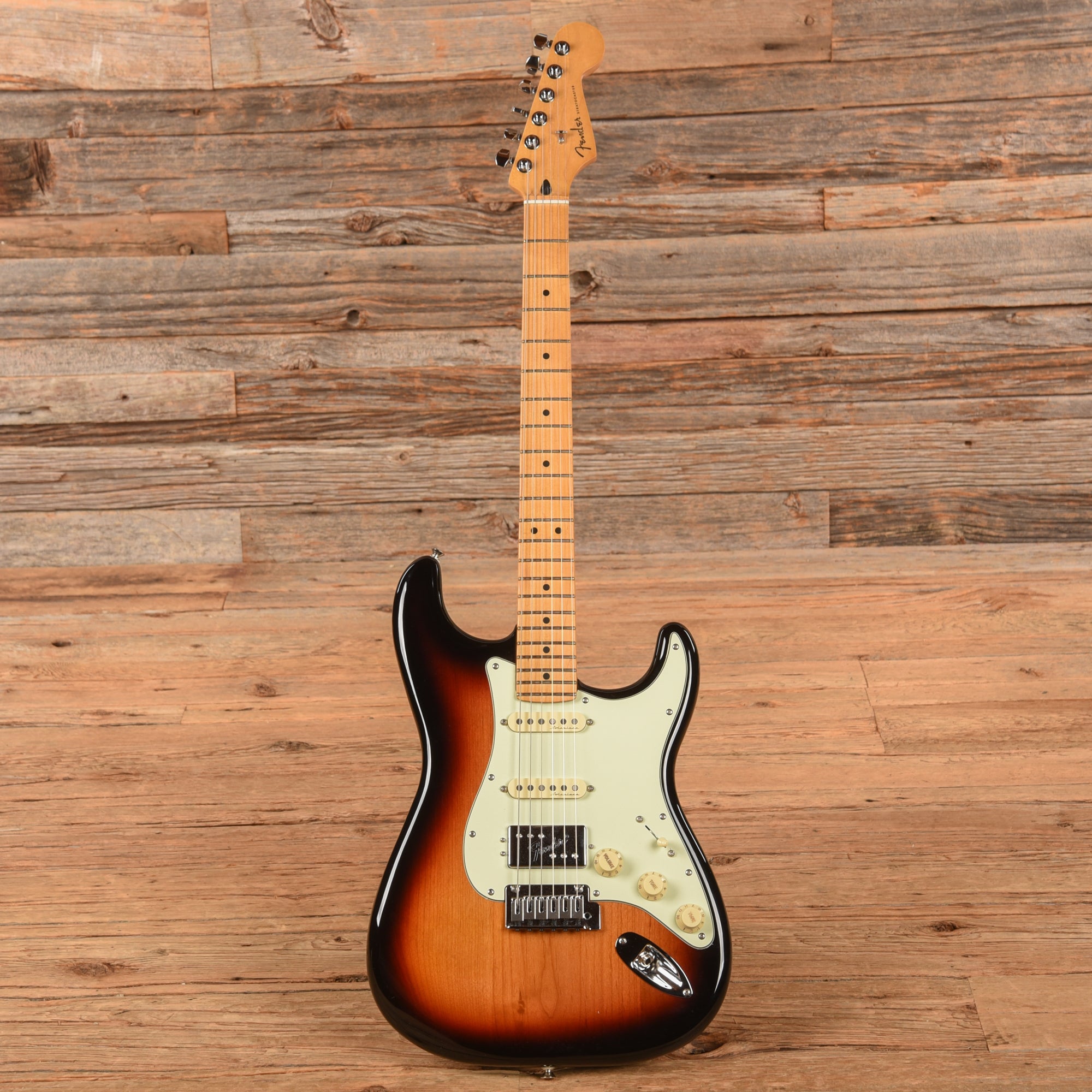 Fender Player Plus Stratocaster HSS Sunburst 2022