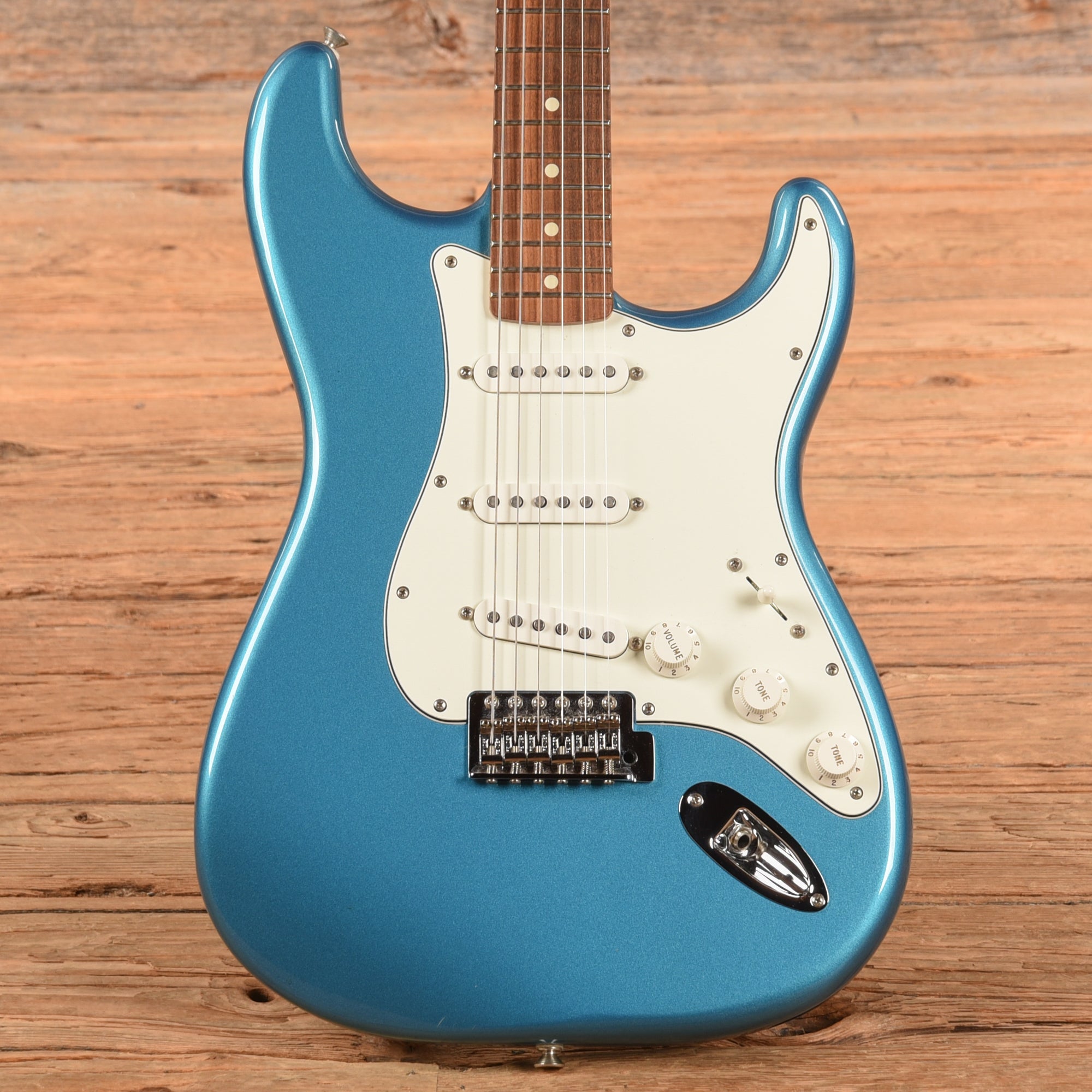 Fender Standard Stratocaster Lake Placid Blue 2017