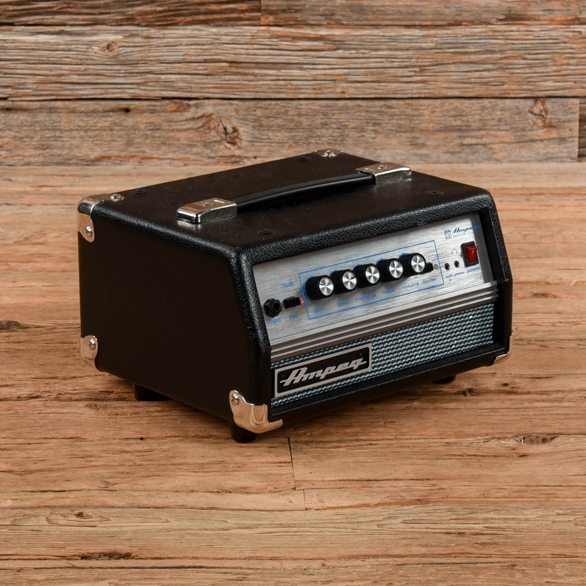 Ampeg Micro VR 200-Watt Compact Solid State Bass Amp Head