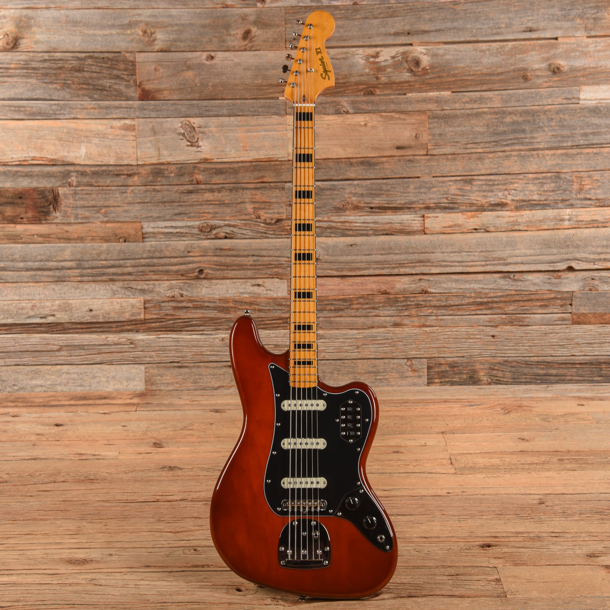 Squier Classic Vibe Bass VI Maple Neck Walnut w/Black Blocks/Binding & 3-Ply Black