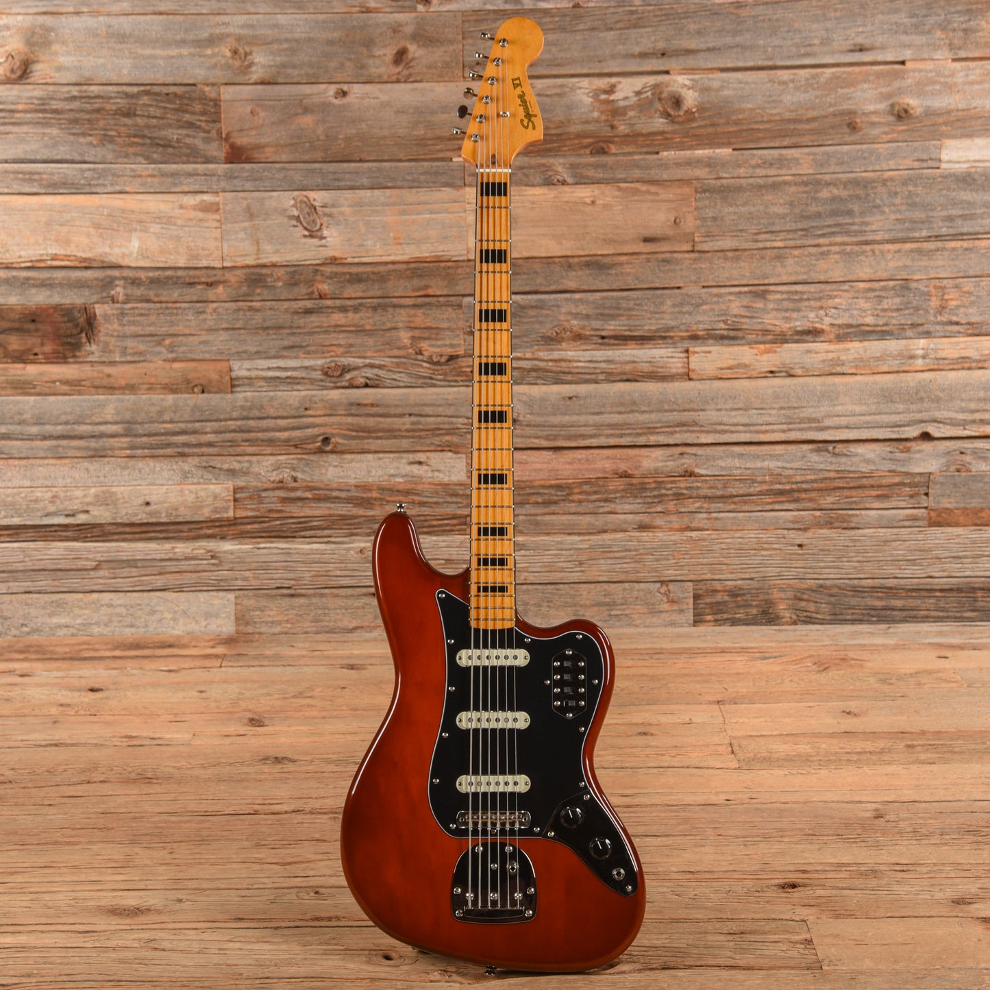 Squier Classic Vibe Bass VI Maple Neck Walnut w/Black Blocks/Binding & 3-Ply Black