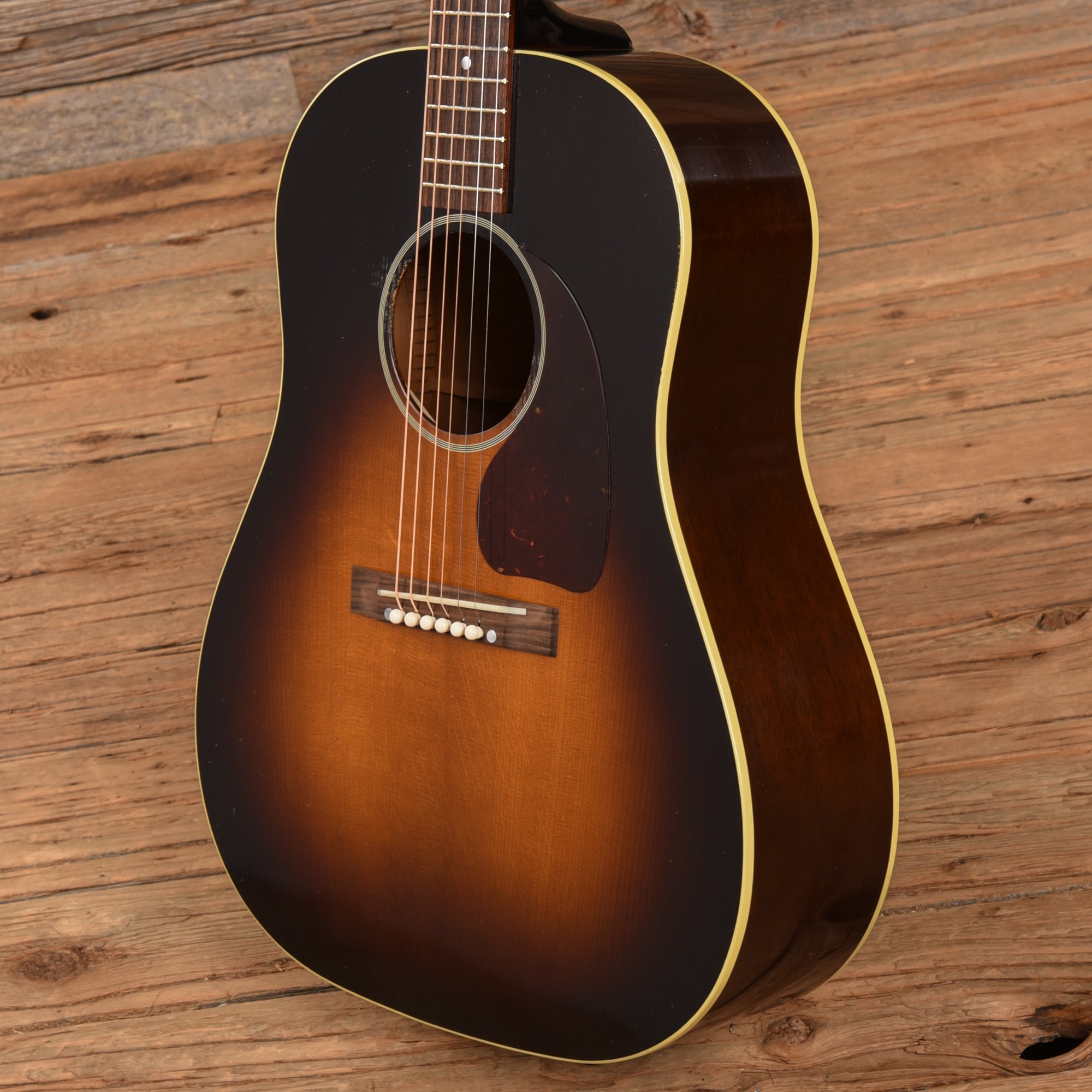 Gibson Custom Murphy Lab '42 Banner J-45 Reissue Light Aged Sunburst 2023