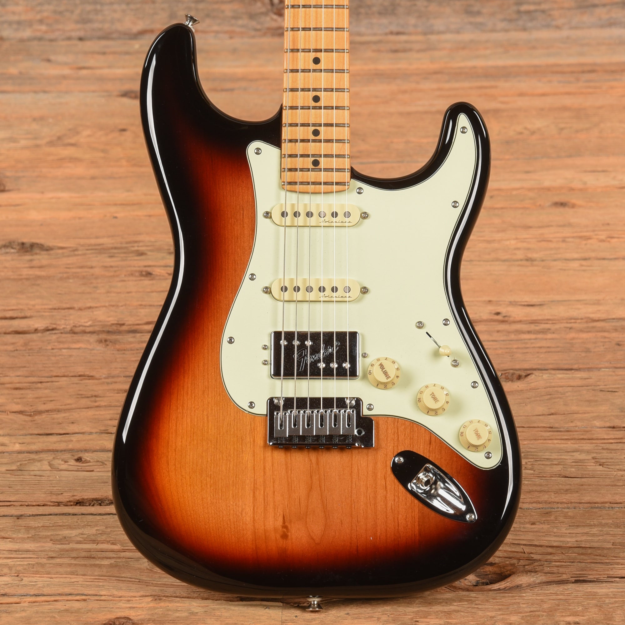 Fender Player Plus Stratocaster HSS Sunburst 2022